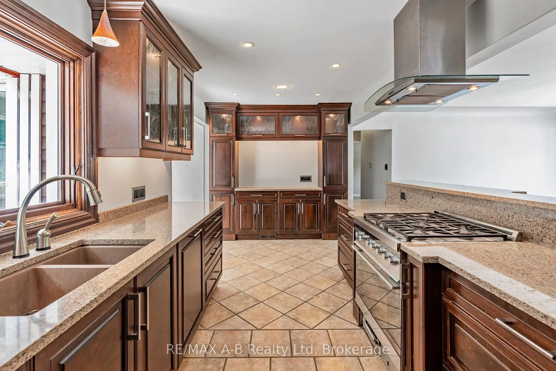 Photo 8 of 78 Valewood Place, Kitchener — HOMEH