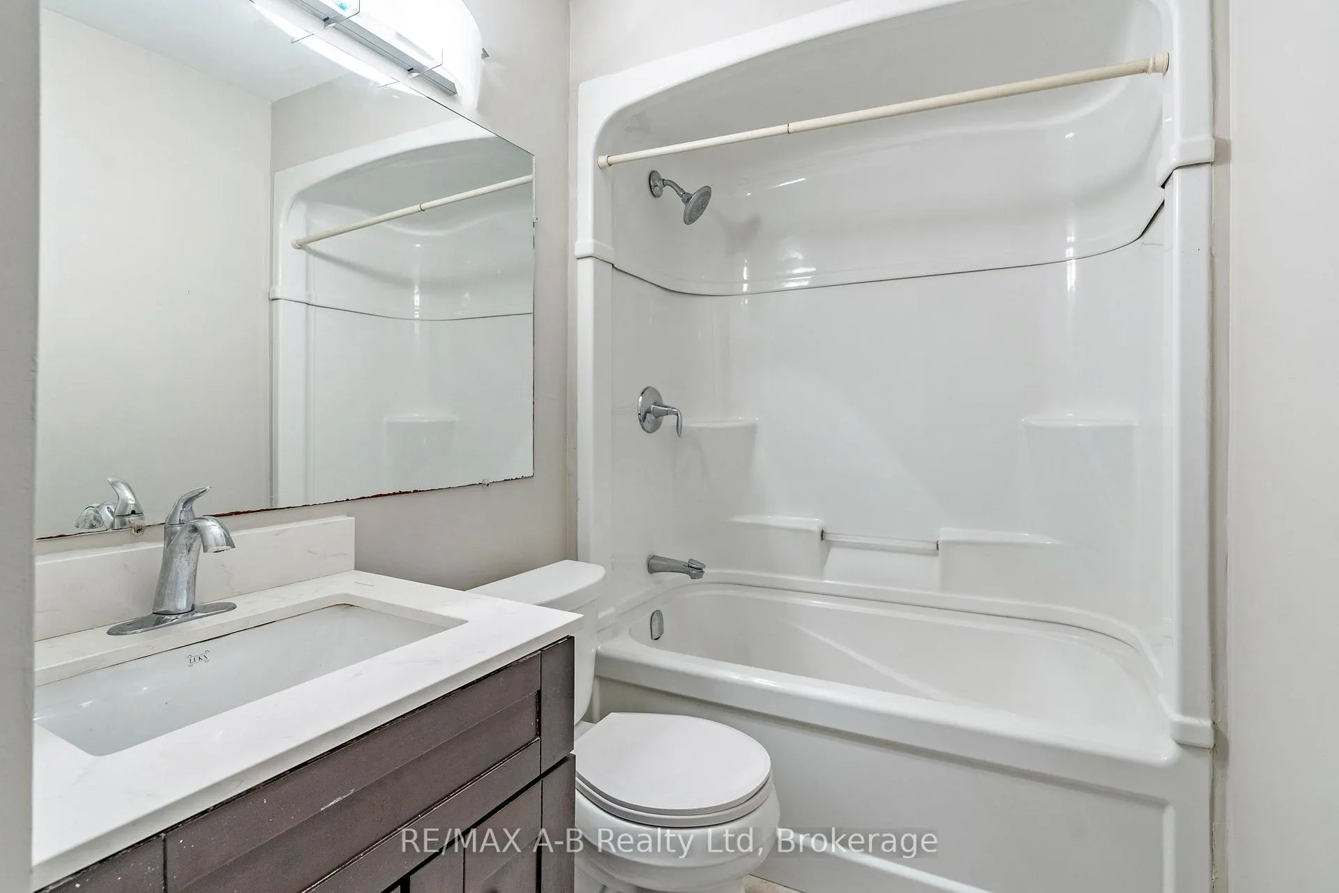 Photo 10 of 78 Valewood Place, Kitchener — HOMEH