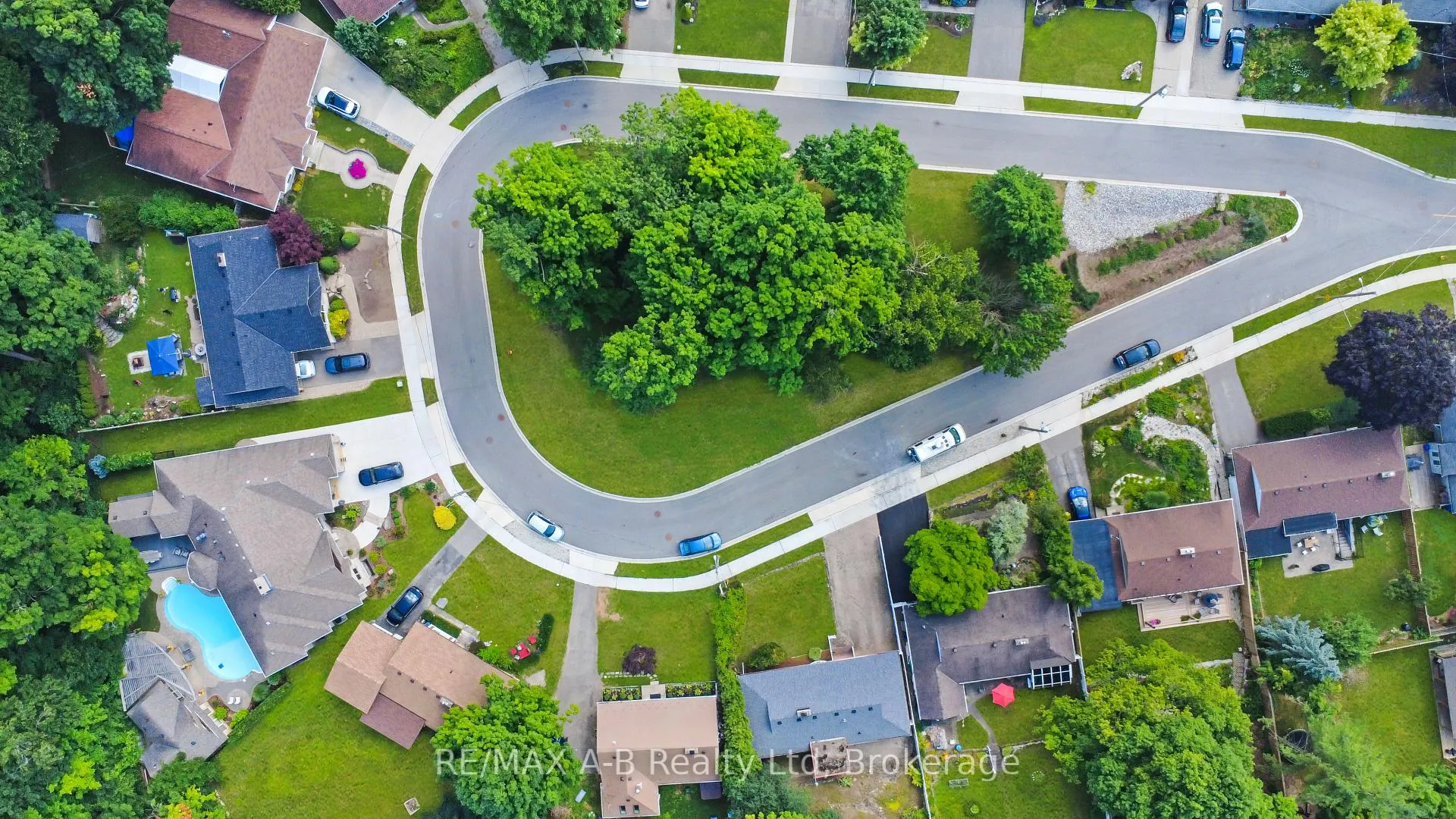 Photo 20 of 78 Valewood Place, Kitchener — HOMEH