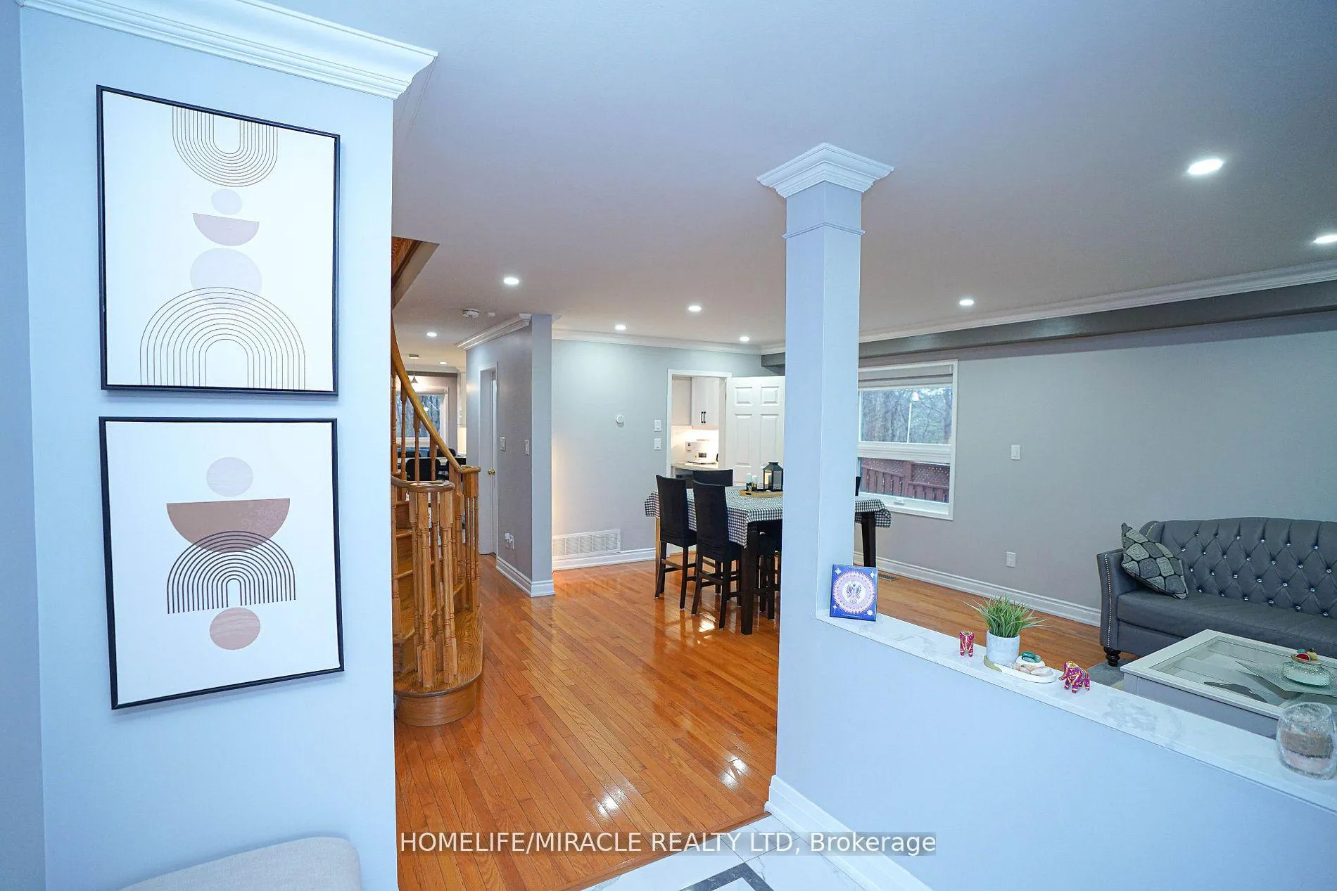 Photo 4 of 6 Maplecrest Court, Brampton, Vales of Castlemore — HOMEH