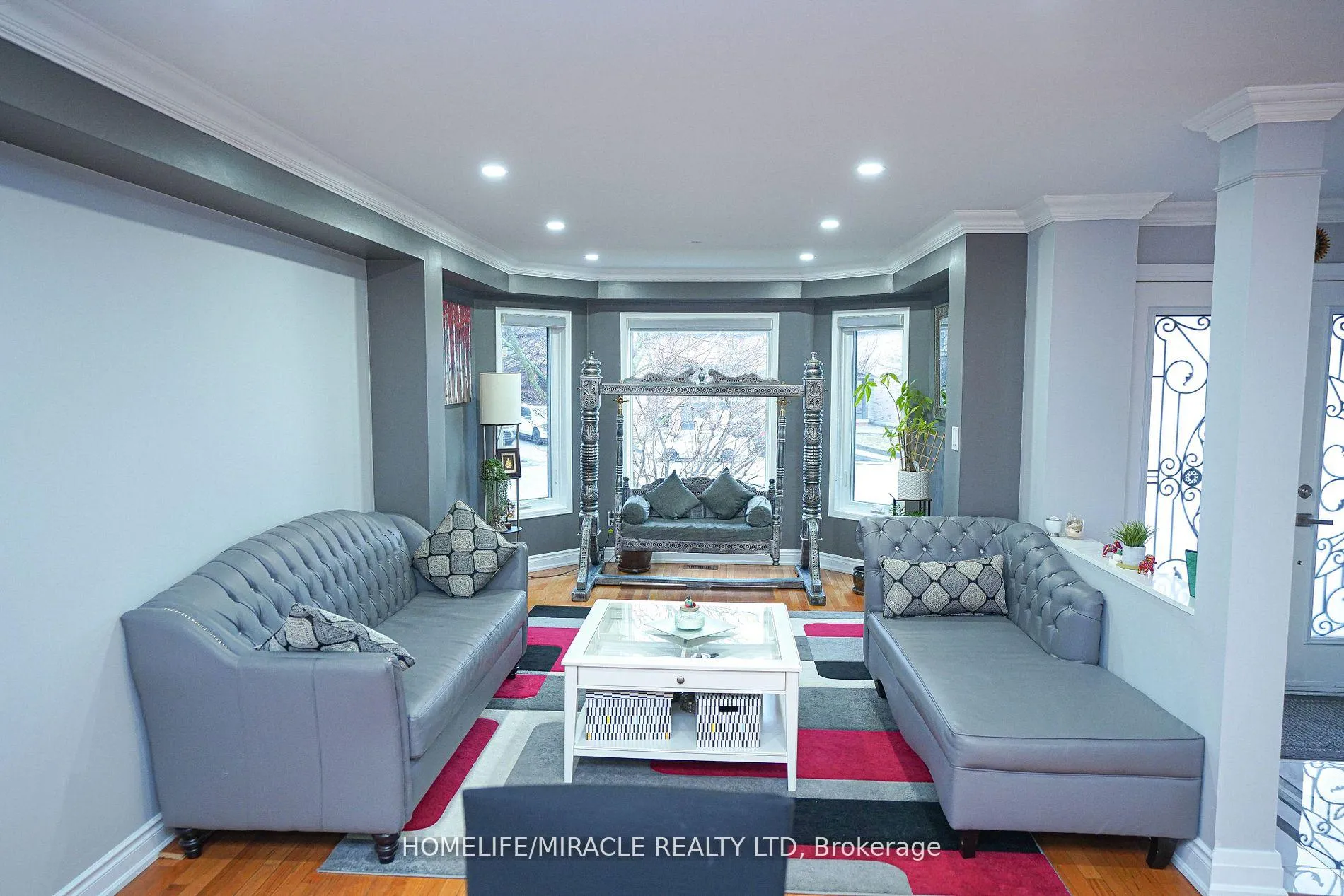 Photo 5 of 6 Maplecrest Court, Brampton, Vales of Castlemore — HOMEH