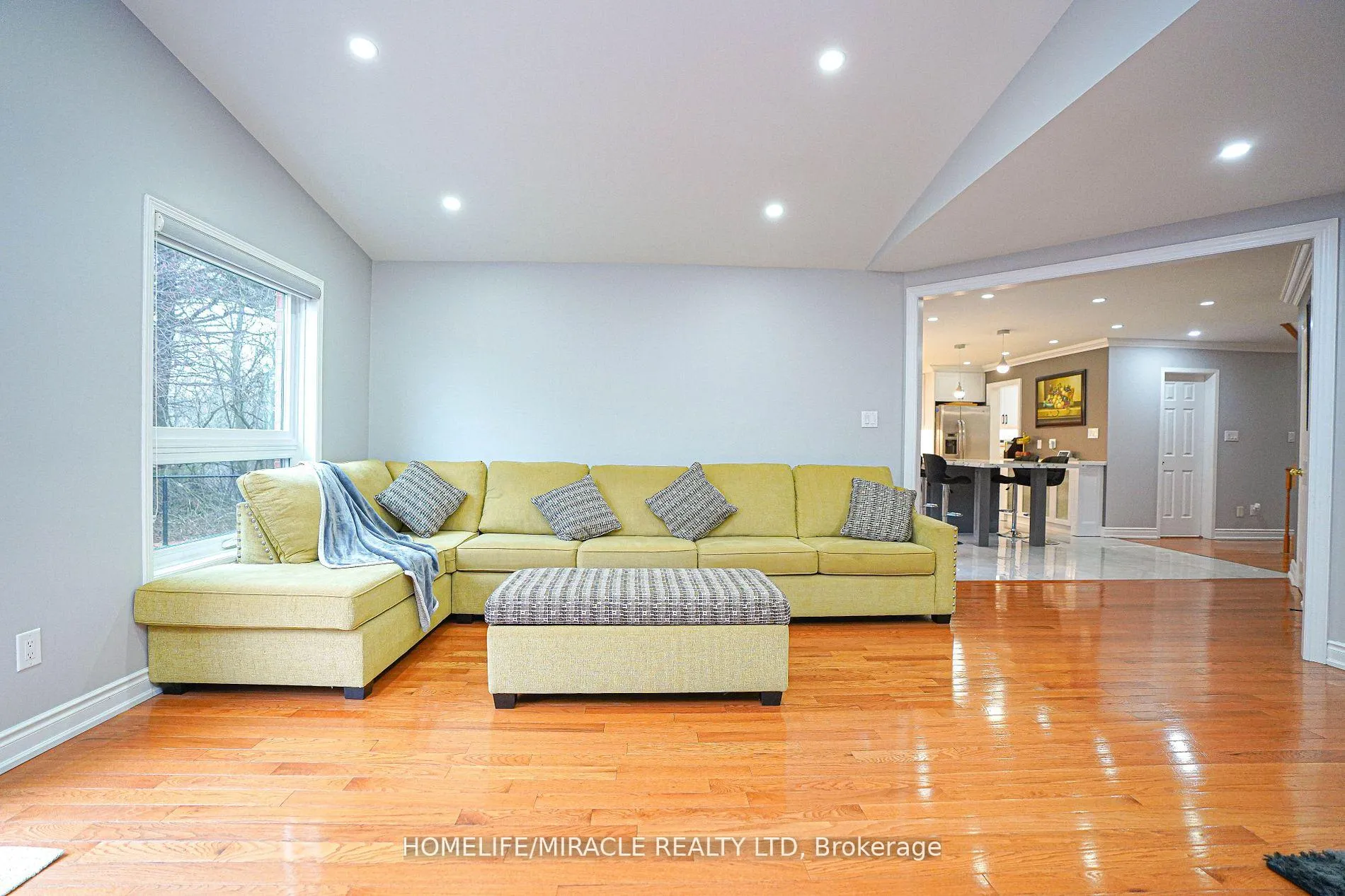 Photo 12 of 6 Maplecrest Court, Brampton, Vales of Castlemore — HOMEH