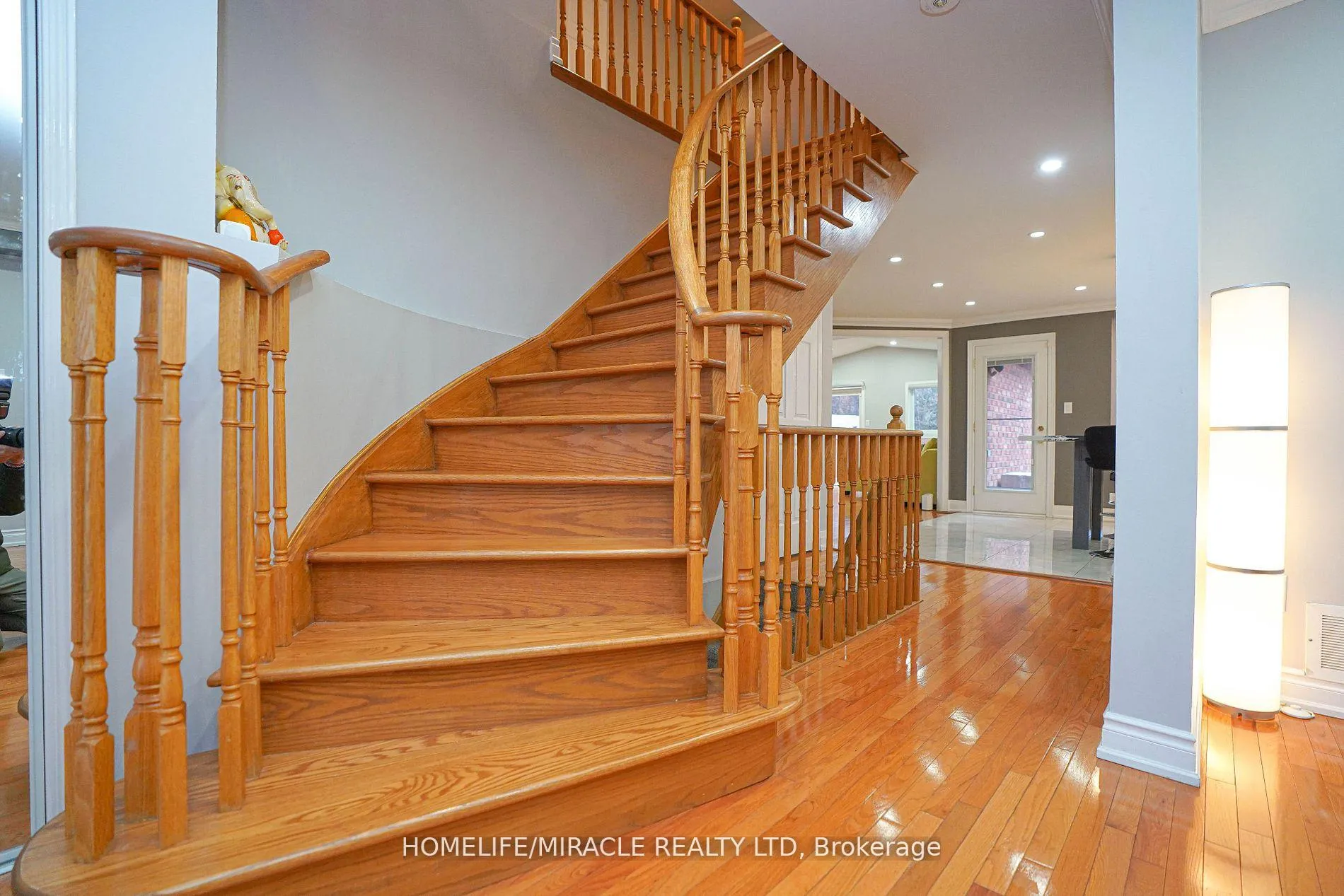 Photo 16 of 6 Maplecrest Court, Brampton, Vales of Castlemore — HOMEH