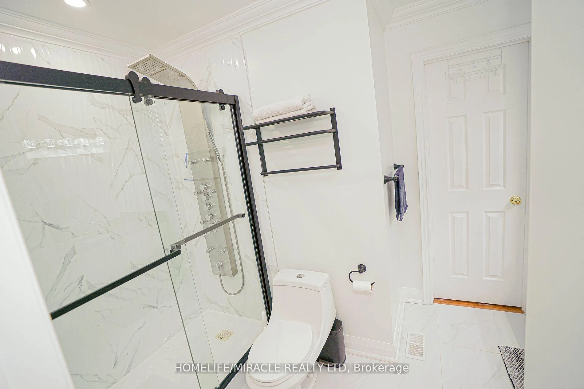 Photo 29 of 6 Maplecrest Court, Brampton, Vales of Castlemore — HOMEH