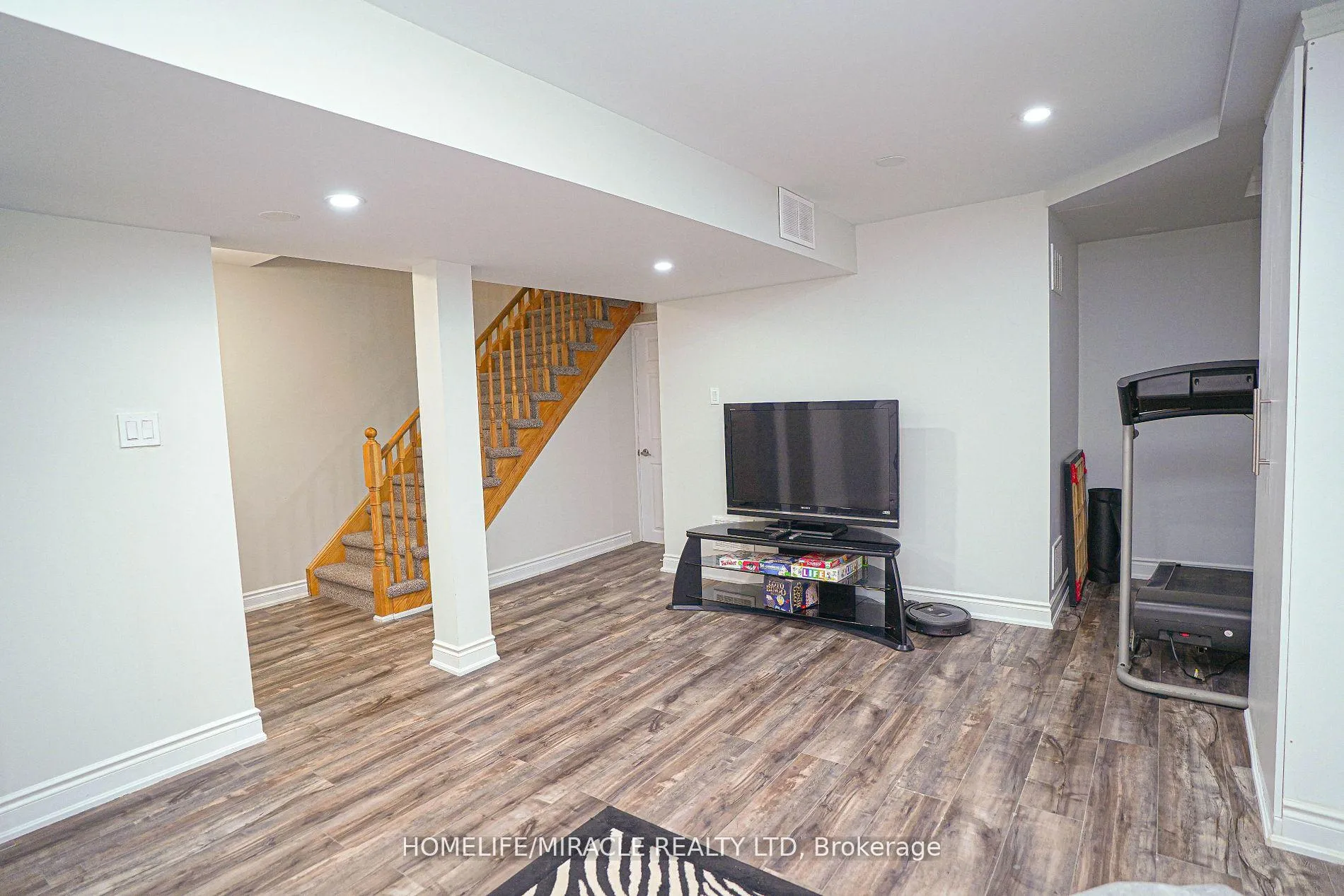 Photo 36 of 6 Maplecrest Court, Brampton, Vales of Castlemore — HOMEH