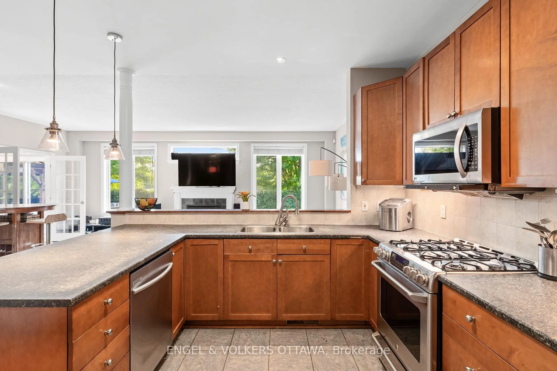 Photo 11 of 98 Anfield Crescent E, Ottawa, Barrhaven East — HOMEH
