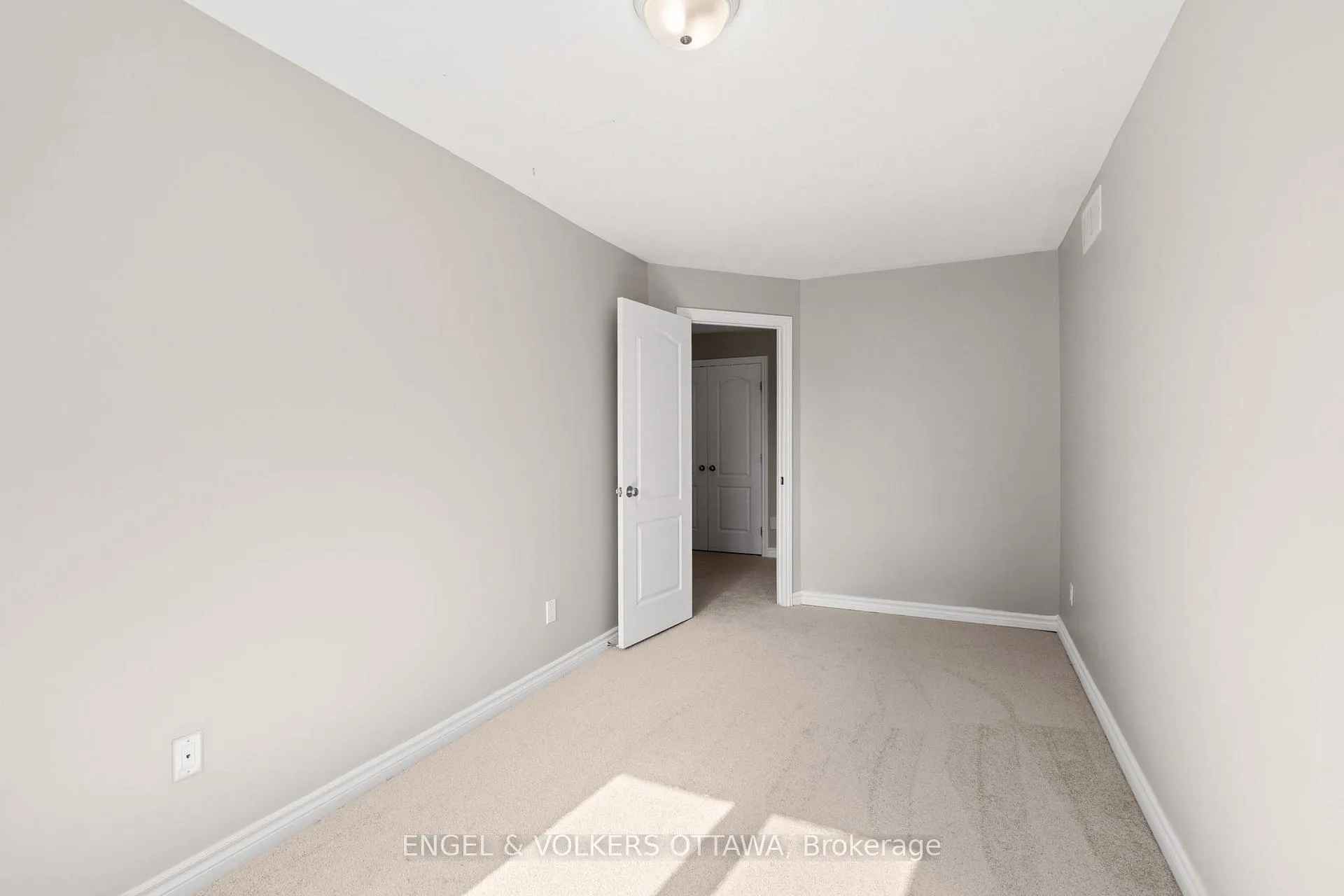 Photo 31 of 98 Anfield Crescent E, Ottawa, Barrhaven East — HOMEH