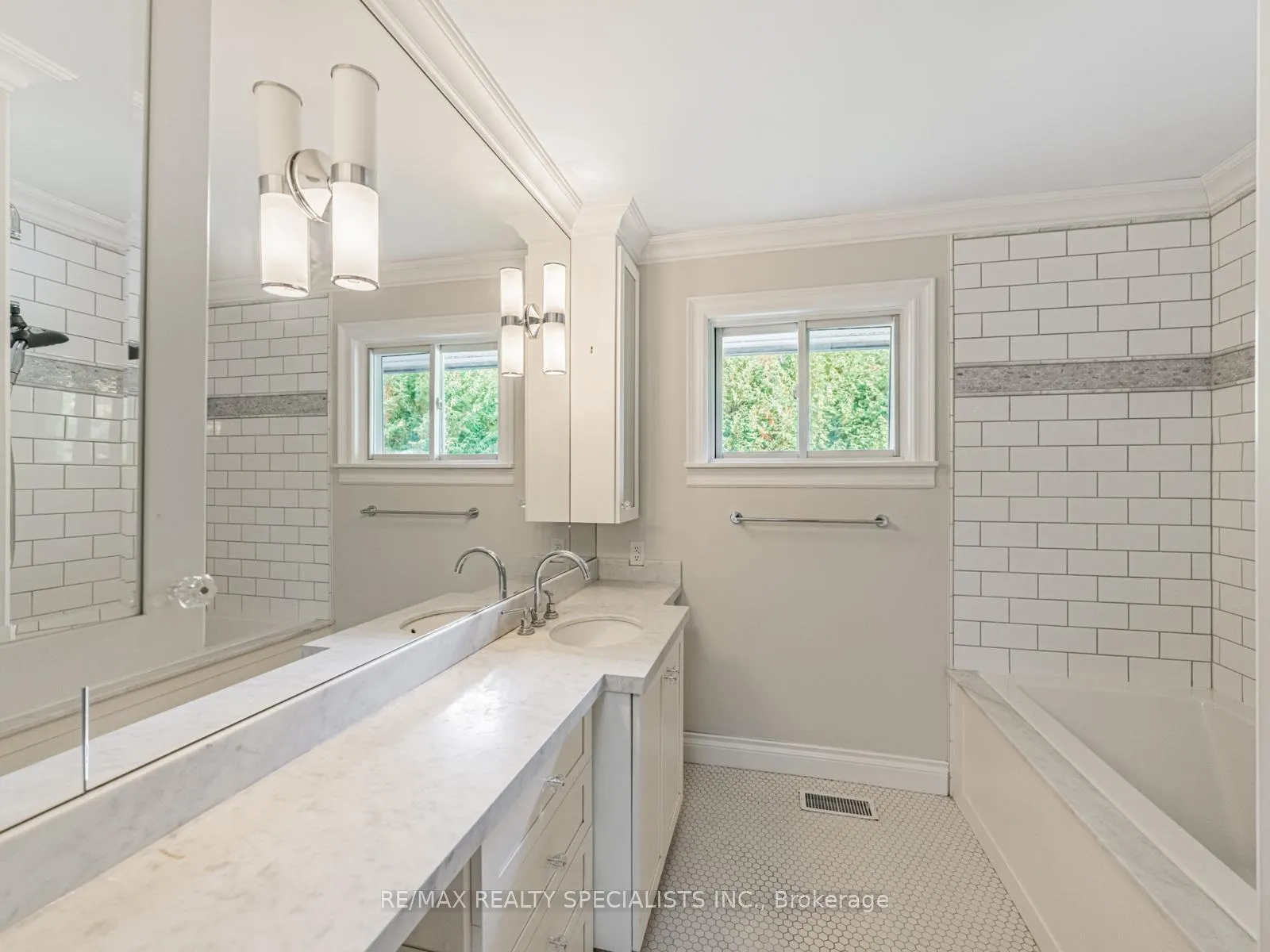 Photo 24 of 18043 Airport Road, Caledon, Rural Caledon — HOMEH