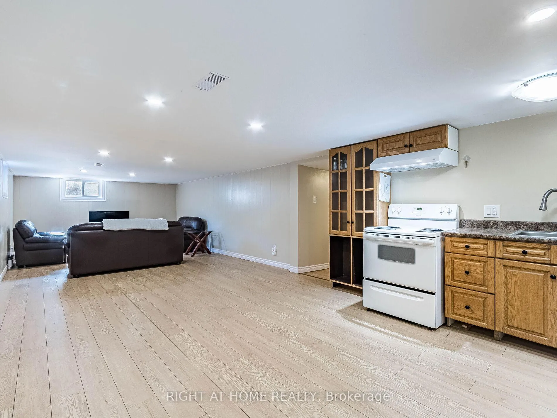Photo 31 of 303 Krug Street, Kitchener — HOMEH