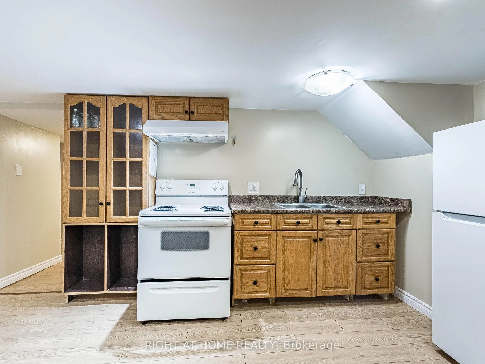Photo 33 of 303 Krug Street, Kitchener — HOMEH