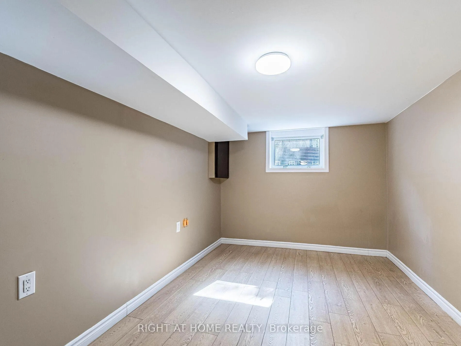 Photo 38 of 303 Krug Street, Kitchener — HOMEH
