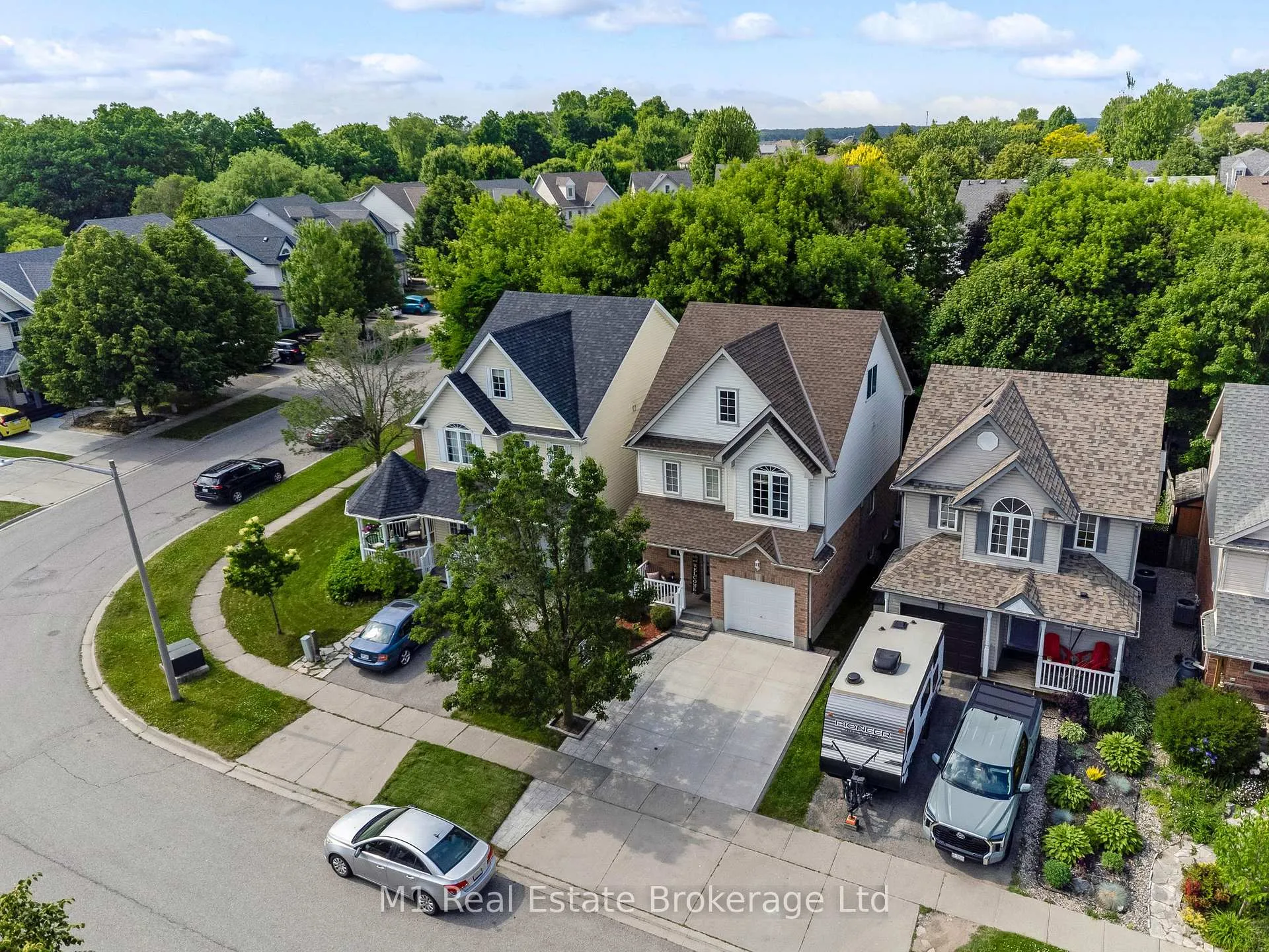 Photo 6 of 125 Marcy Crescent, Cambridge — HOMEH