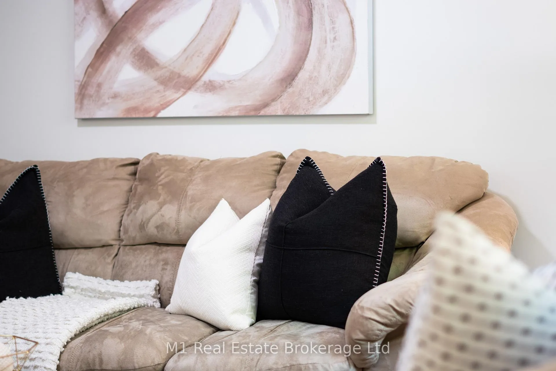 Photo 10 of 125 Marcy Crescent, Cambridge — HOMEH