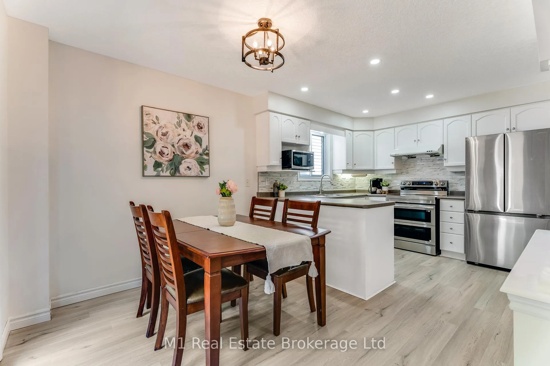 Photo 14 of 125 Marcy Crescent, Cambridge — HOMEH