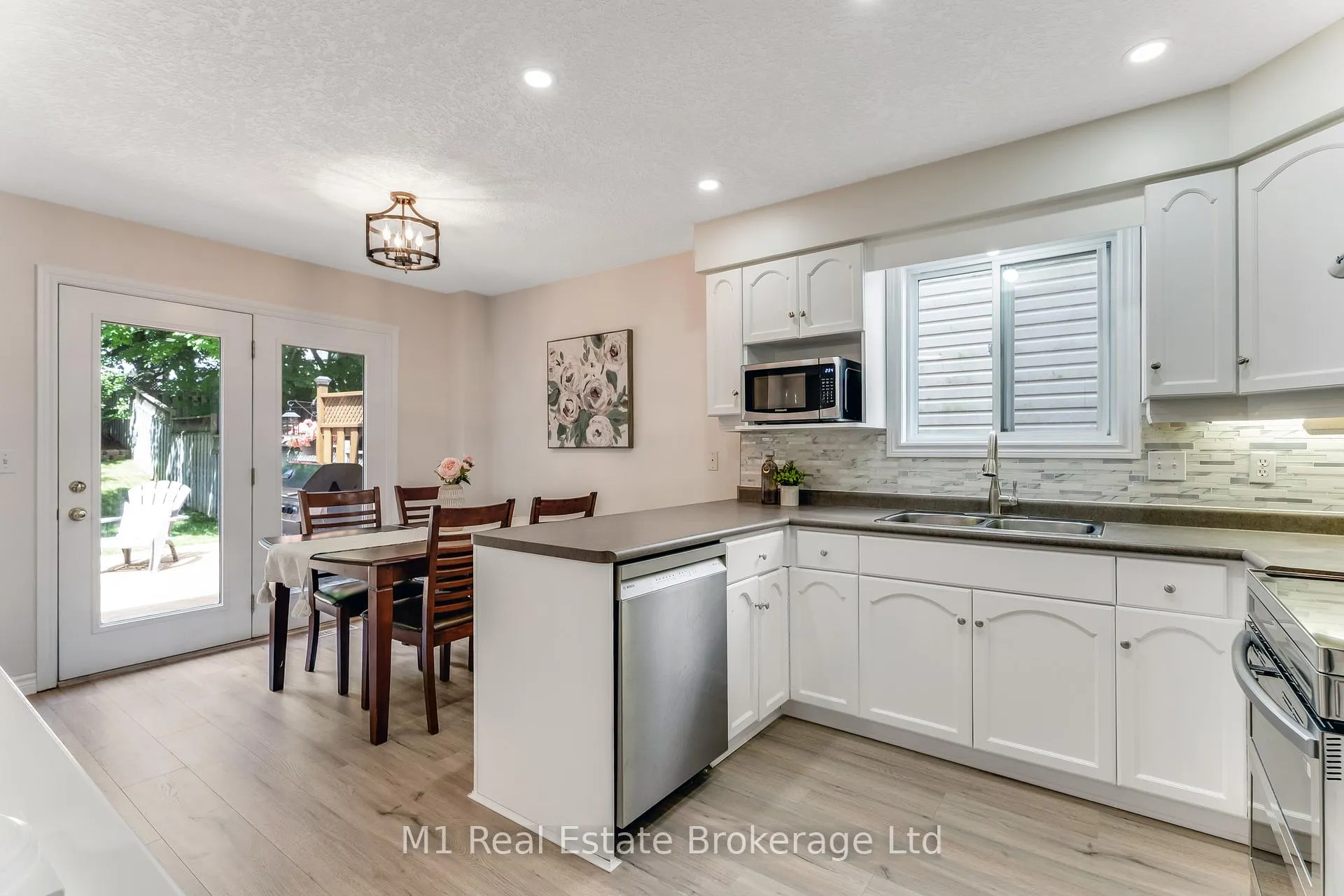 Photo 15 of 125 Marcy Crescent, Cambridge — HOMEH