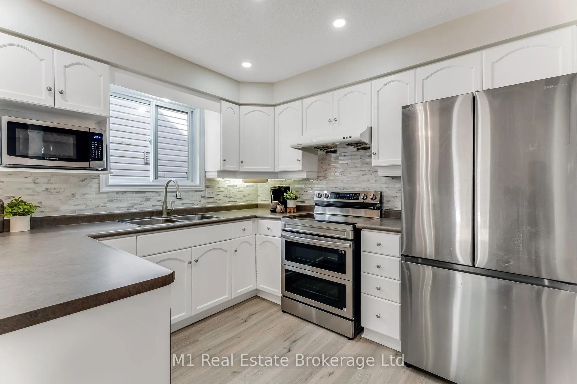 Photo 17 of 125 Marcy Crescent, Cambridge — HOMEH