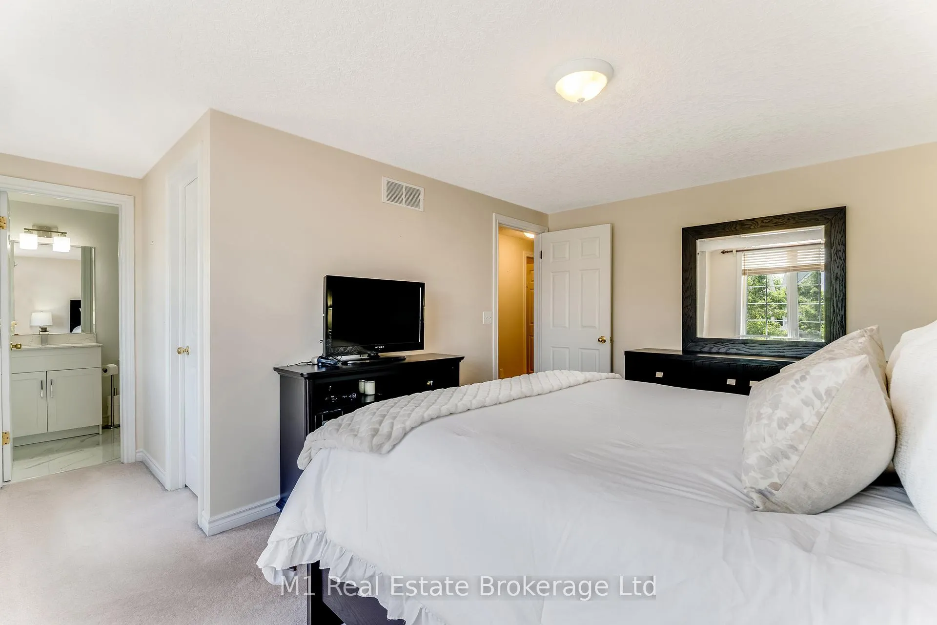 Photo 23 of 125 Marcy Crescent, Cambridge — HOMEH
