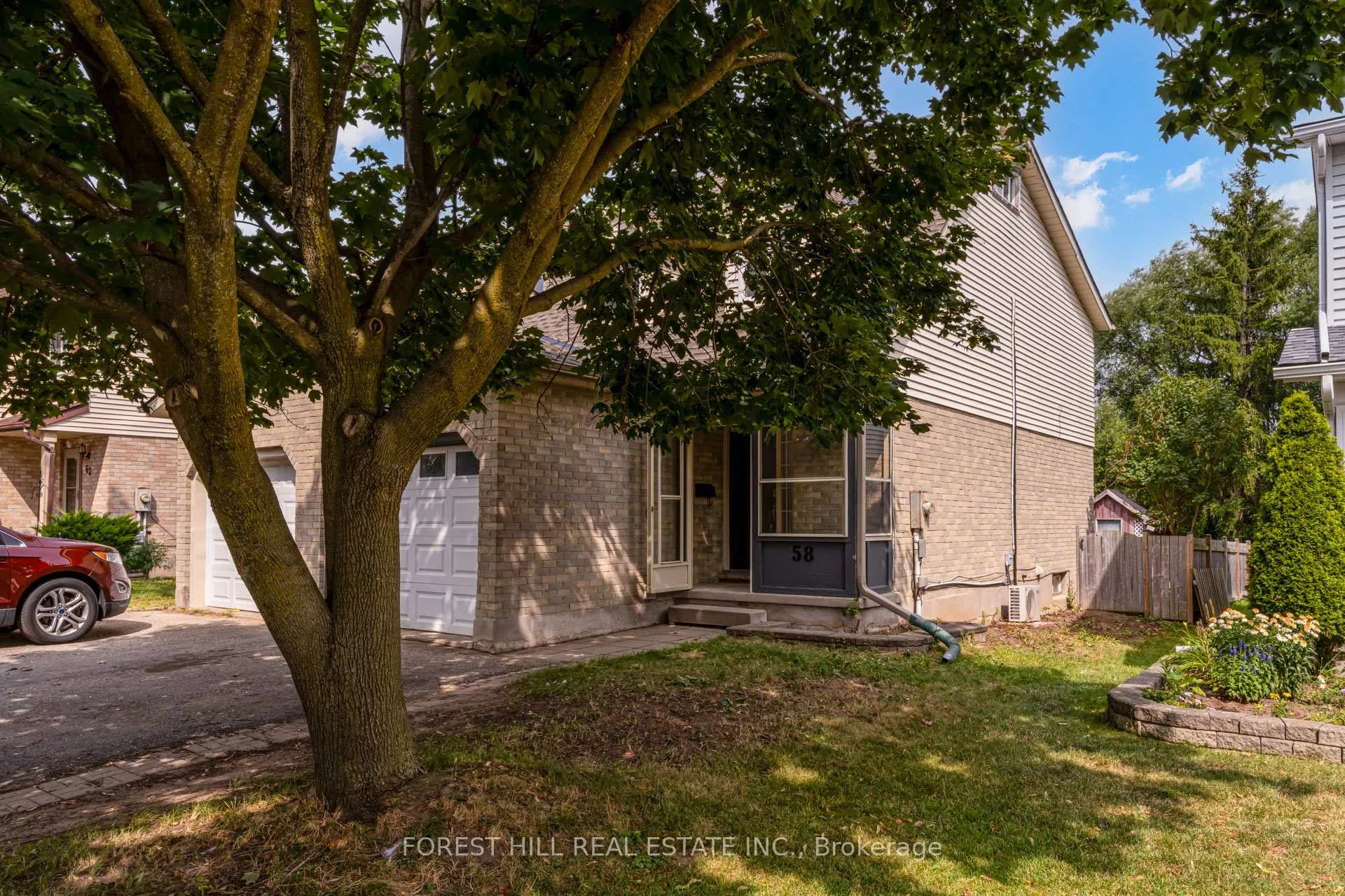 Photo 3 of 58 Highland Crescent, Kitchener, Victoria Hills — HOMEH