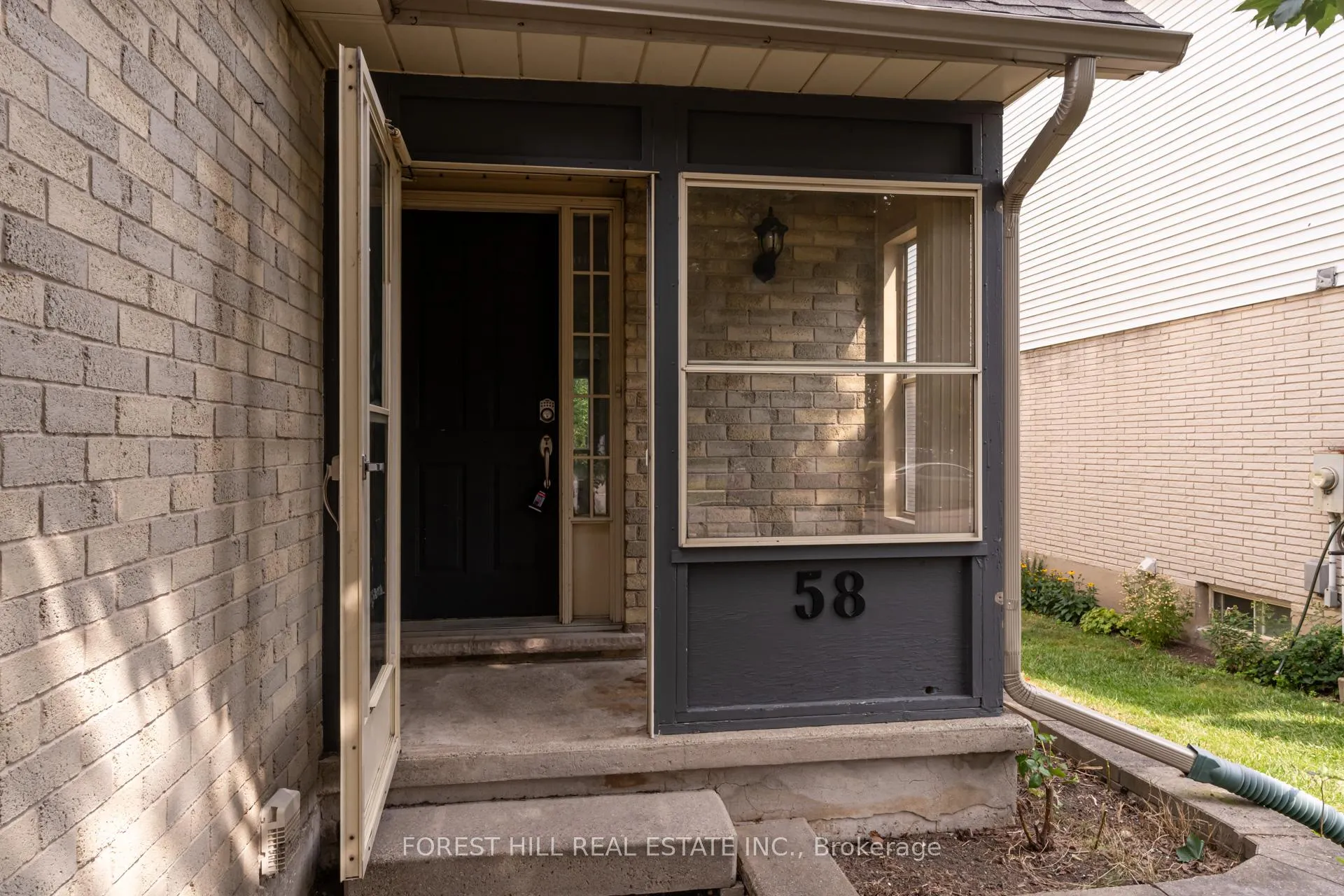 Photo 6 of 58 Highland Crescent, Kitchener, Victoria Hills — HOMEH