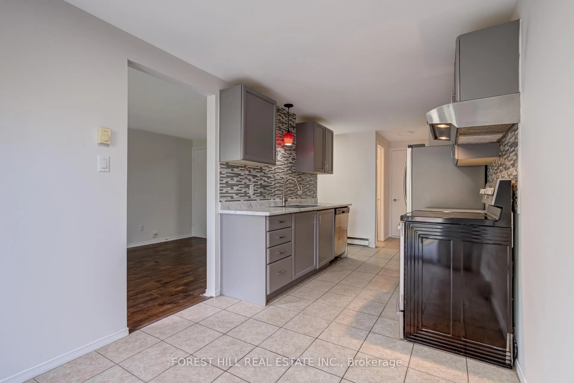 Photo 12 of 58 Highland Crescent, Kitchener, Victoria Hills — HOMEH