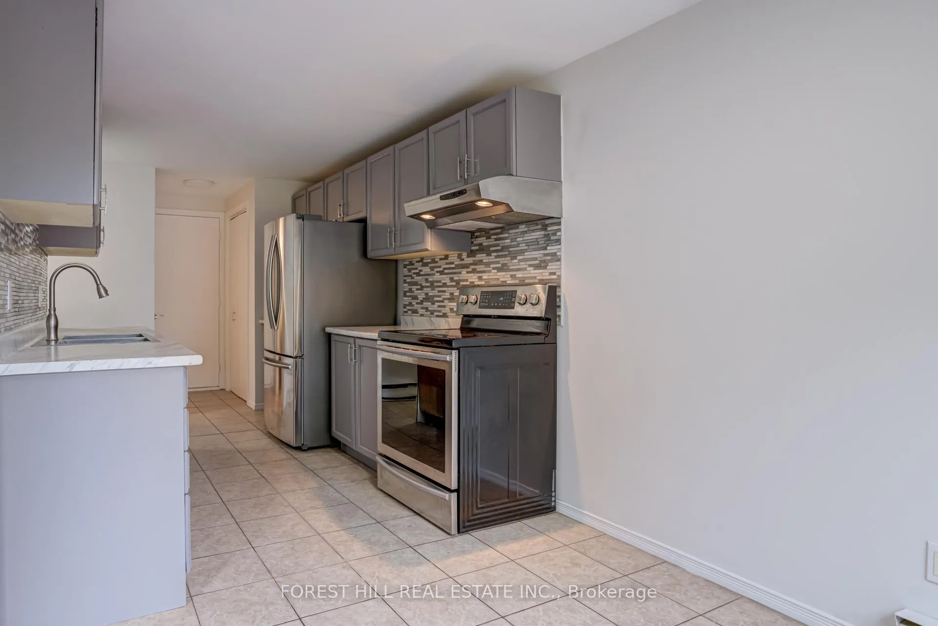 Photo 14 of 58 Highland Crescent, Kitchener, Victoria Hills — HOMEH