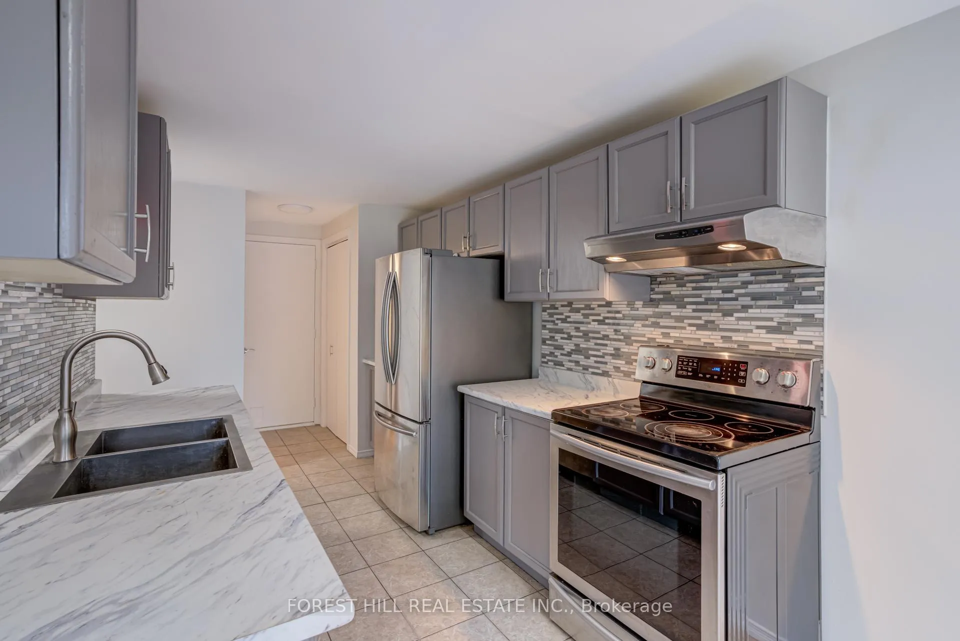 Photo 17 of 58 Highland Crescent, Kitchener, Victoria Hills — HOMEH