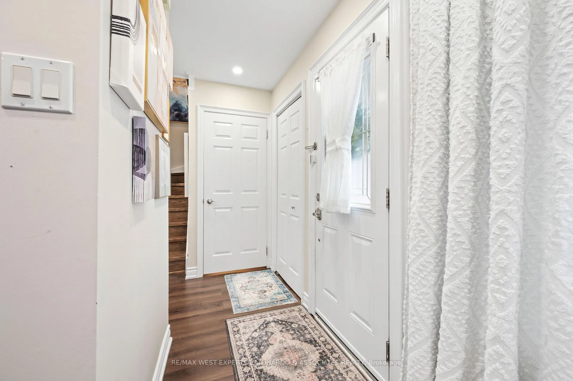 Photo 5 of 64 Wallace Drive, Barrie, Northwest — HOMEH