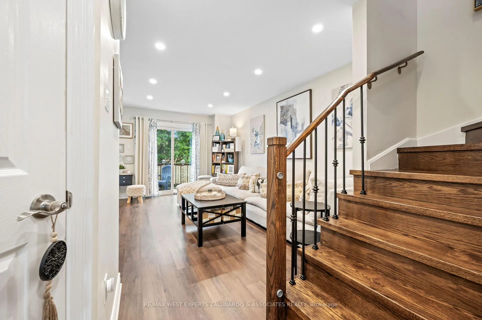Photo 6 of 64 Wallace Drive, Barrie, Northwest — HOMEH