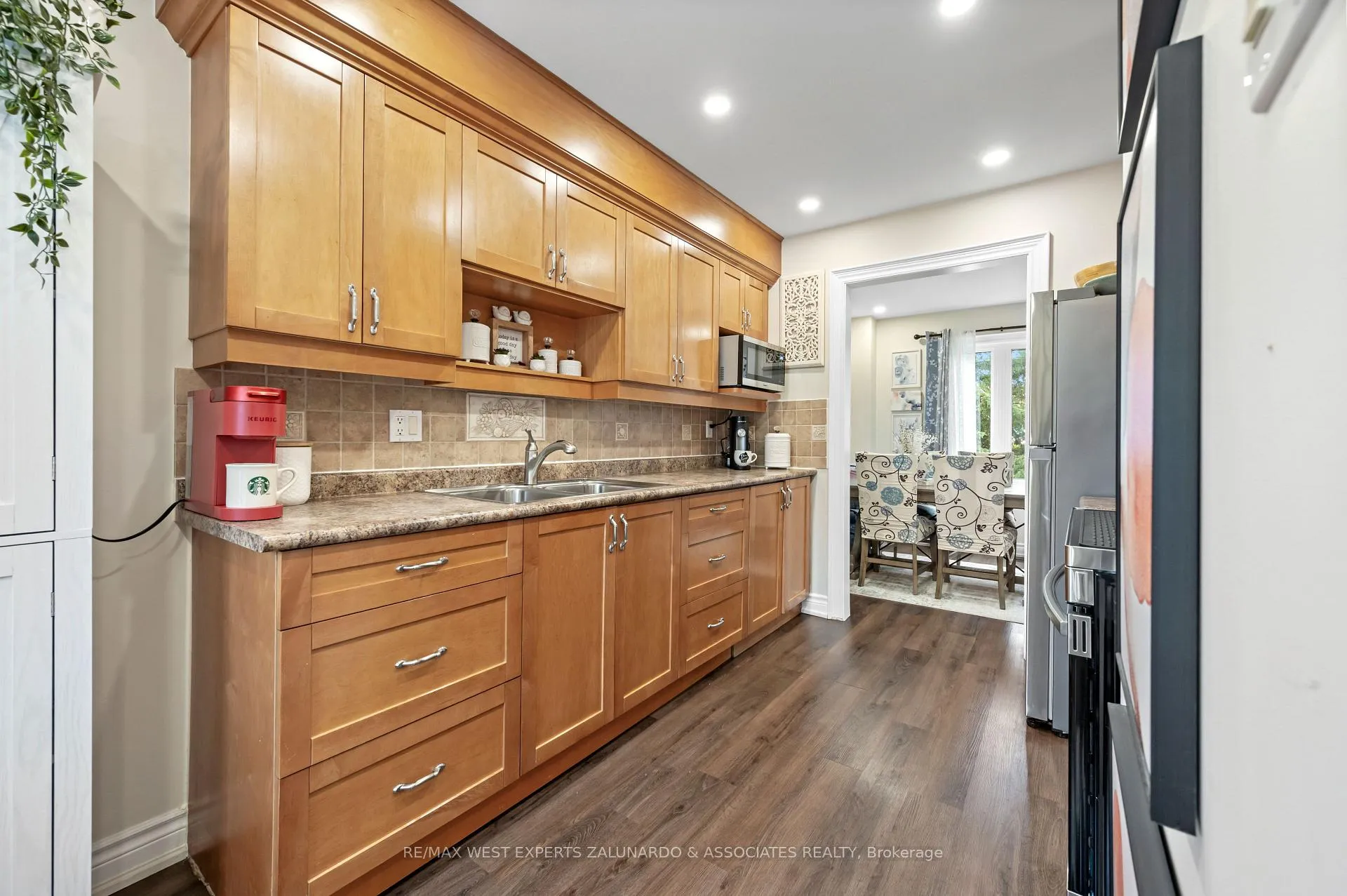 Photo 8 of 64 Wallace Drive, Barrie, Northwest — HOMEH