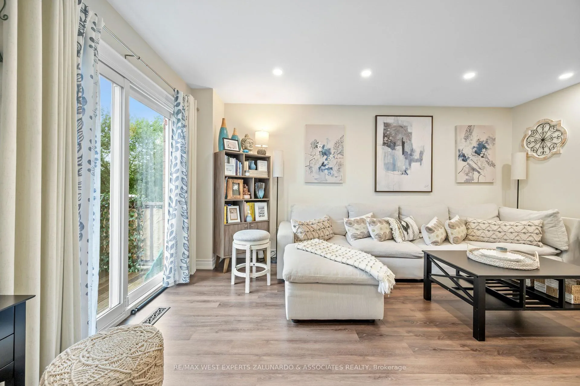 Photo 10 of 64 Wallace Drive, Barrie, Northwest — HOMEH