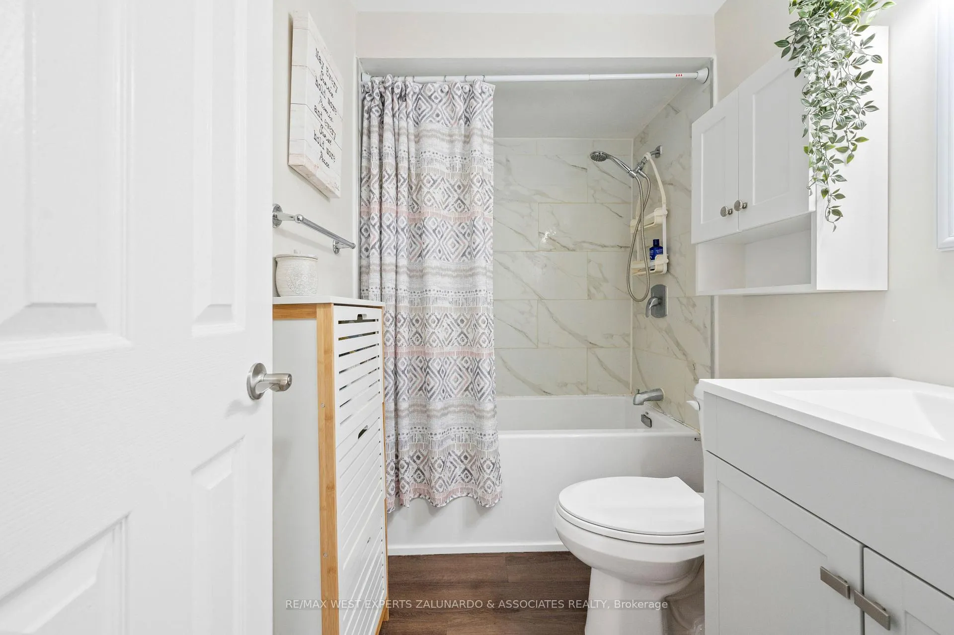 Photo 25 of 64 Wallace Drive, Barrie, Northwest — HOMEH
