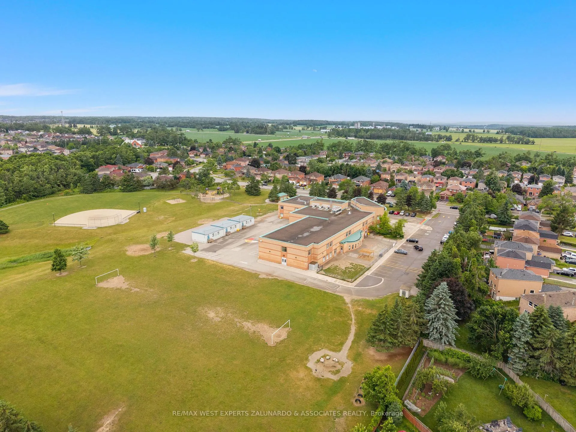 Photo 38 of 64 Wallace Drive, Barrie, Northwest — HOMEH
