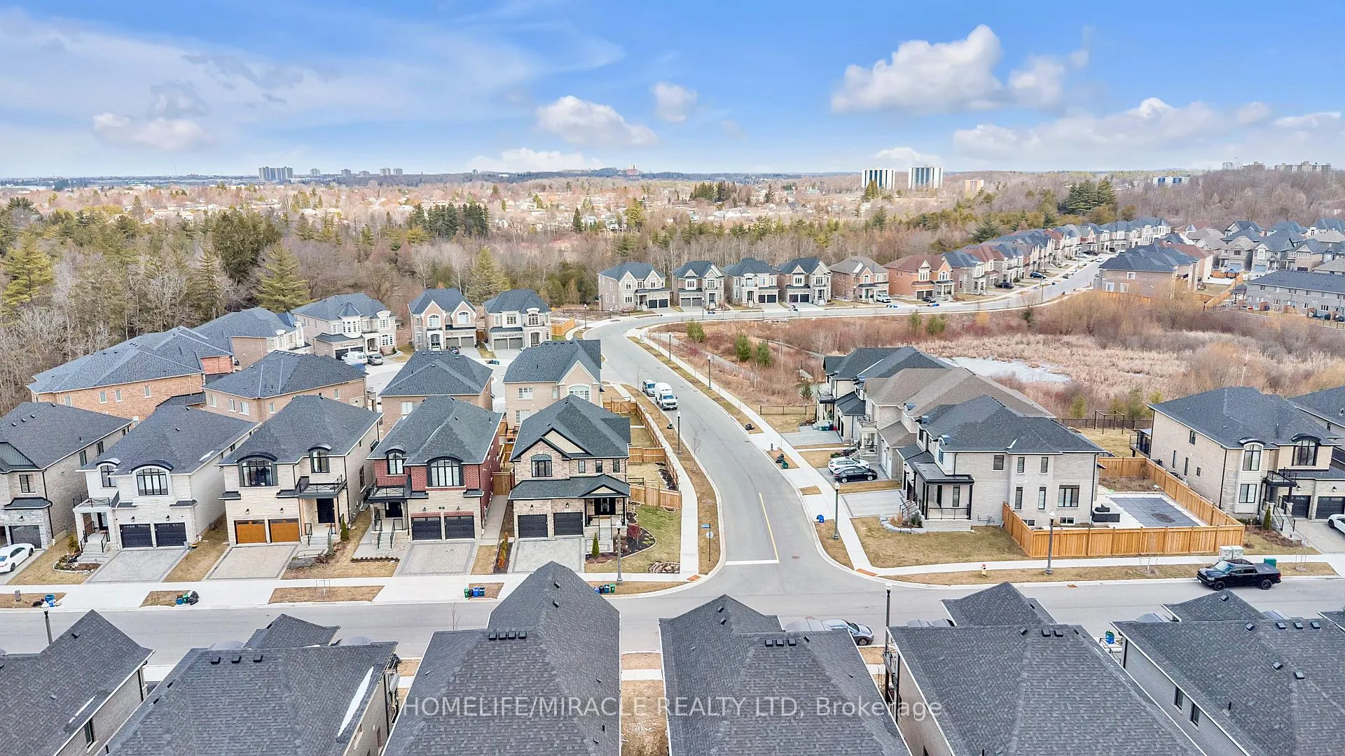 Photo 3 of 36 Hollybrook Trail, Kitchener — HOMEH