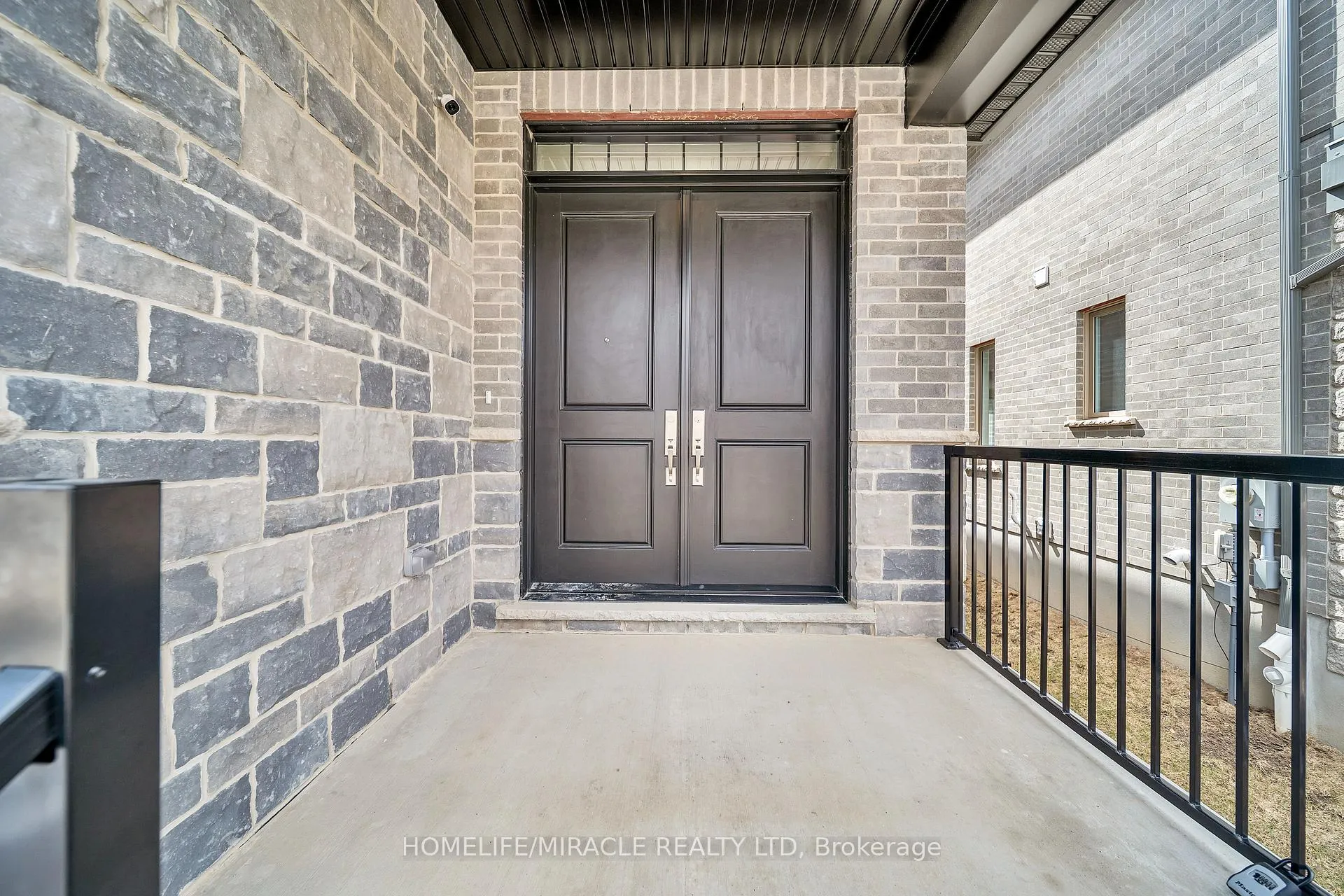 Photo 5 of 36 Hollybrook Trail, Kitchener — HOMEH