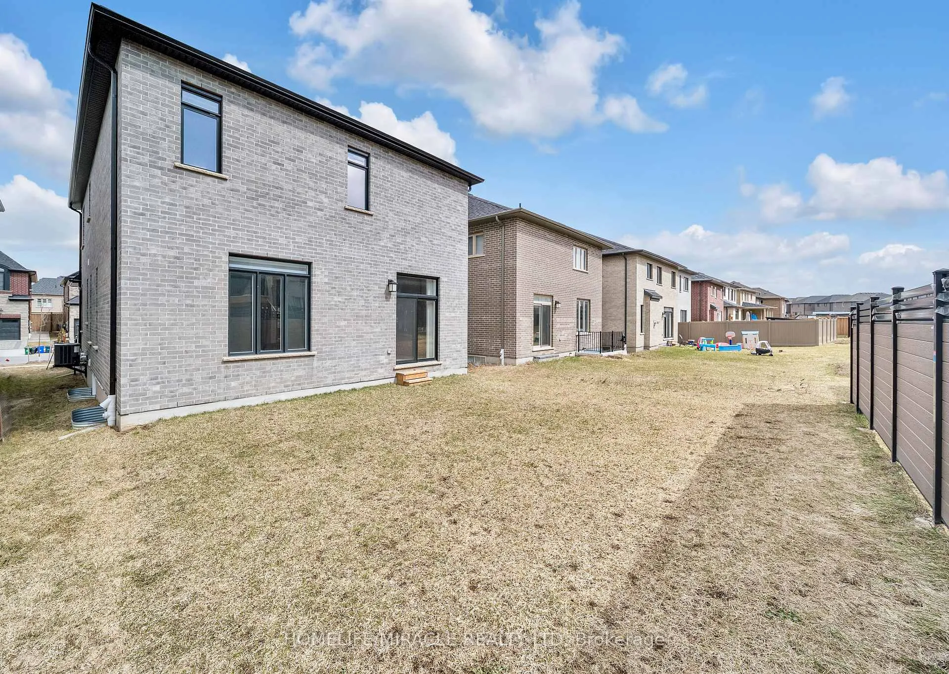 Photo 36 of 36 Hollybrook Trail, Kitchener — HOMEH