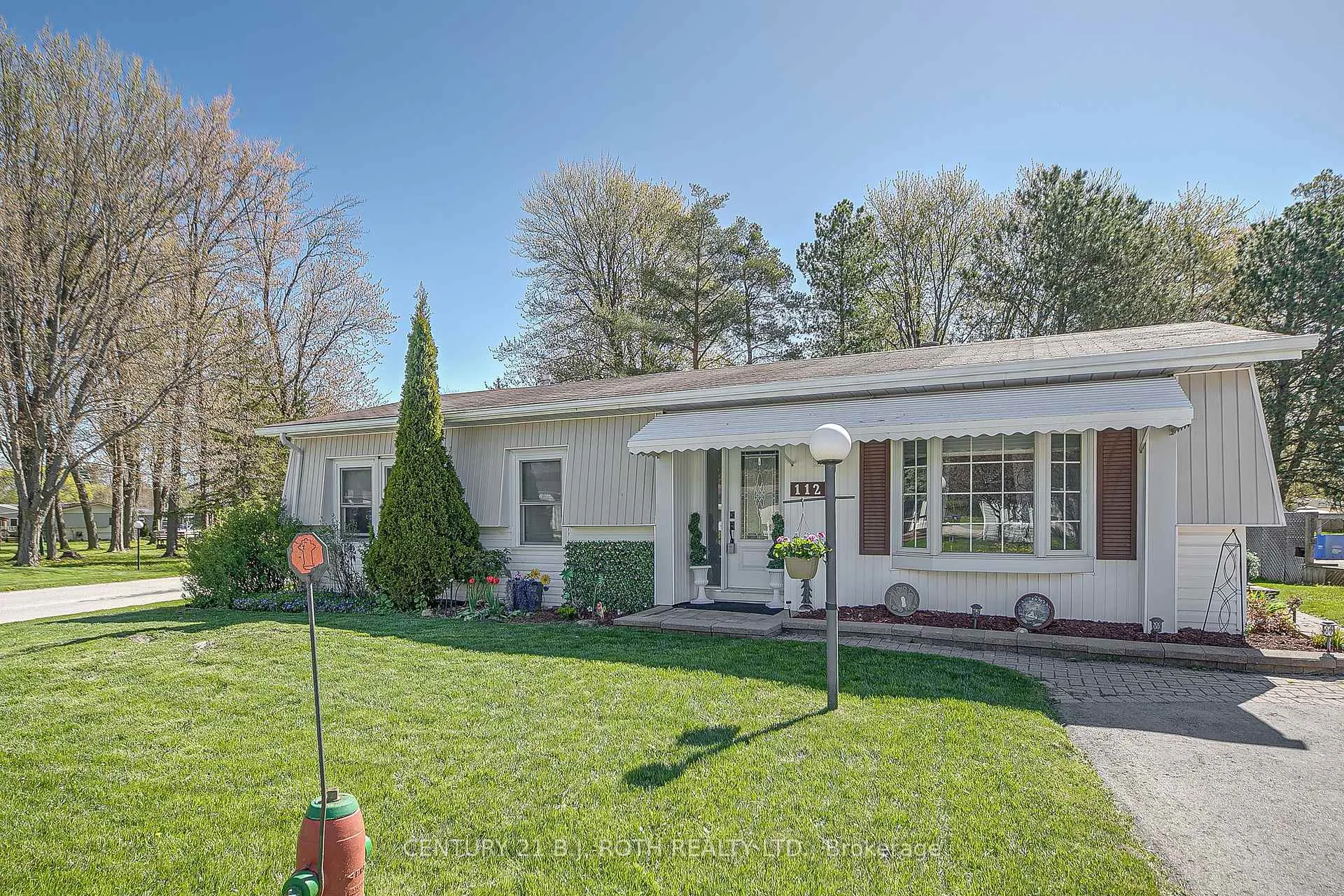 Photo 2 of 112 Linden Lane, Innisfil, Rural Innisfil — HOMEH