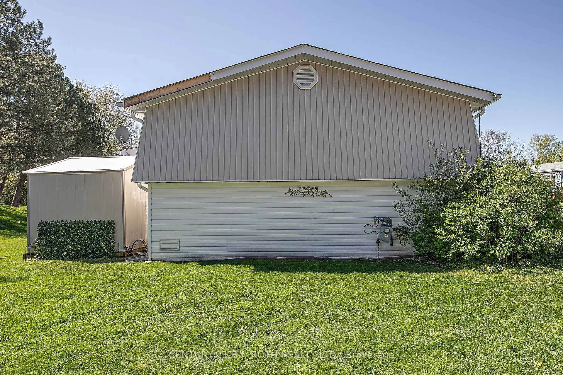 Photo 4 of 112 Linden Lane, Innisfil, Rural Innisfil — HOMEH