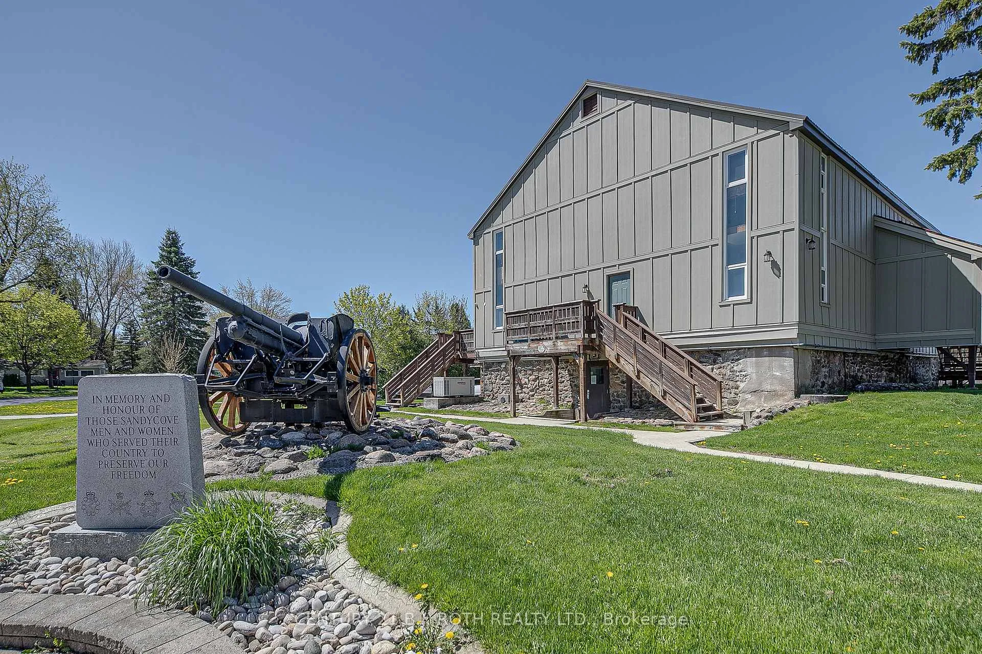 Photo 44 of 112 Linden Lane, Innisfil, Rural Innisfil — HOMEH