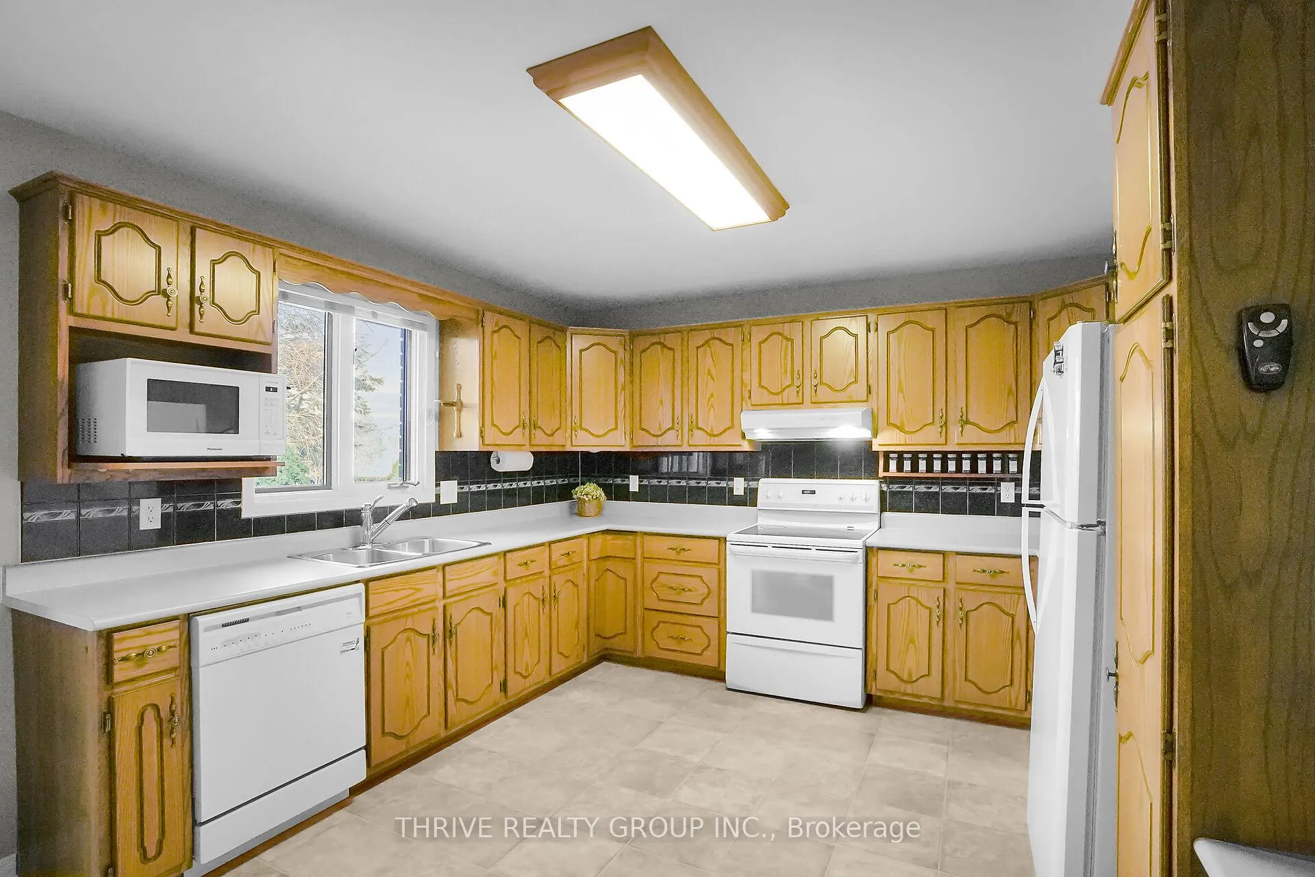 Photo 16 of 24 Parkview Crescent, Strathroy-Caradoc, SE — HOMEH
