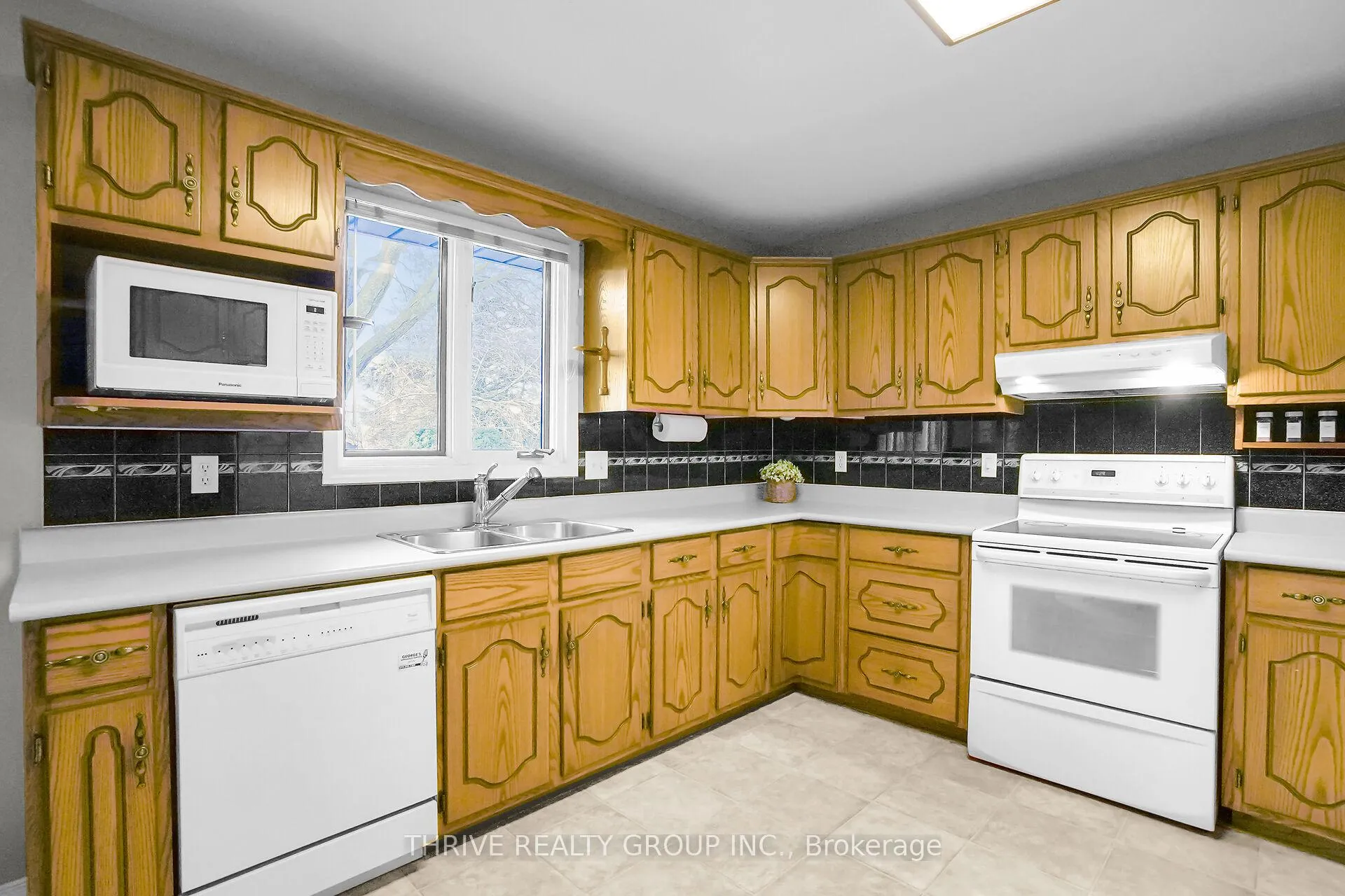 Photo 17 of 24 Parkview Crescent, Strathroy-Caradoc, SE — HOMEH