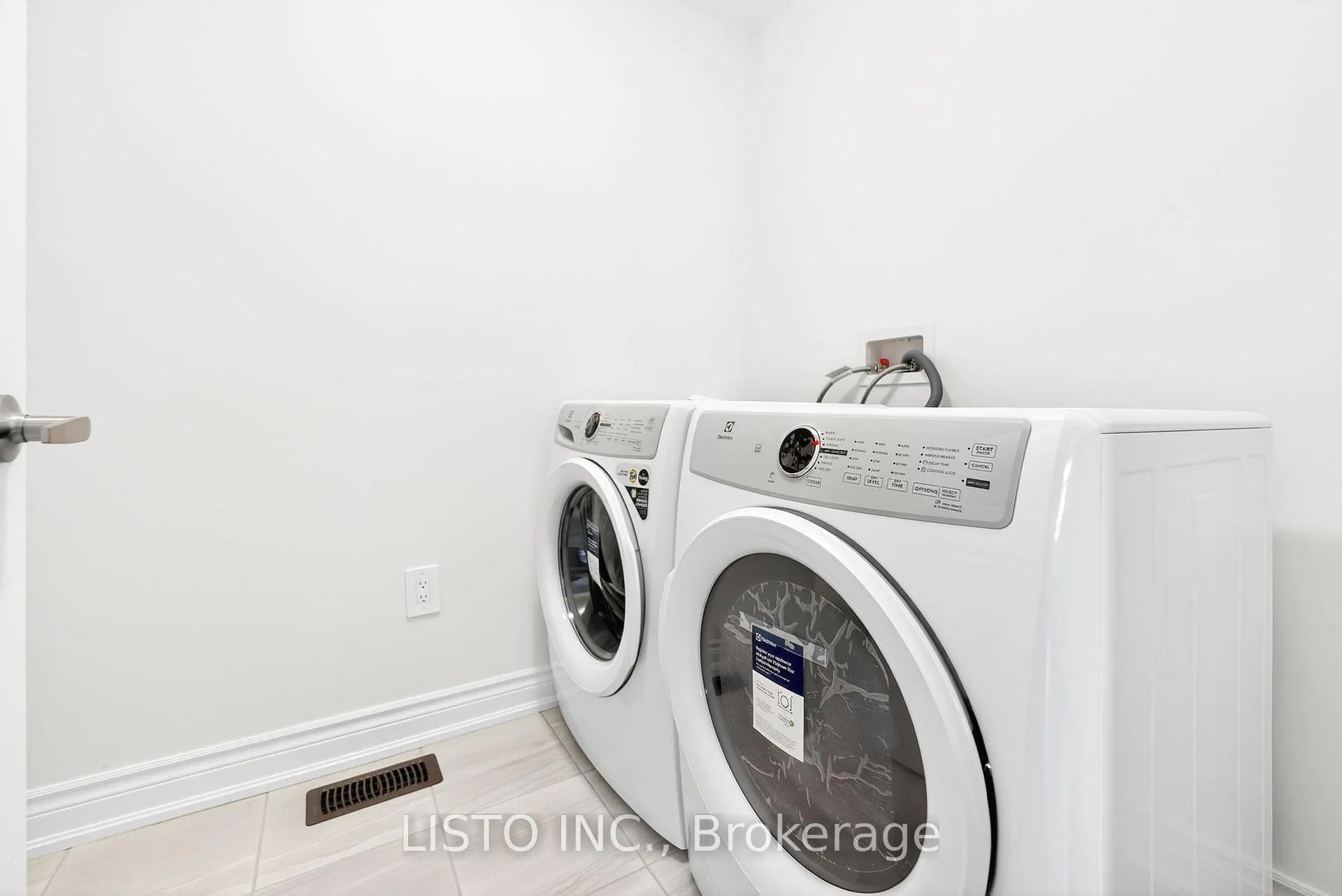 Photo 30 of 2900 Grindstone Crescent, Pickering, Rural Pickering — HOMEH