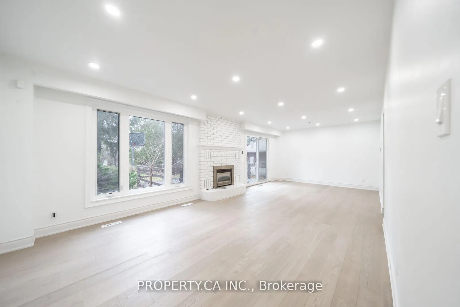 Photo 3 of 118 Crawforth Street, Whitby, Blue Grass Meadows — HOMEH