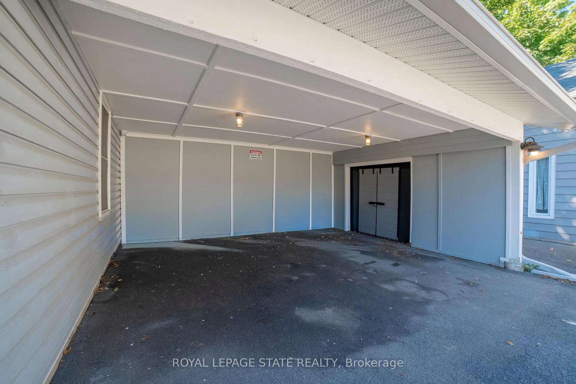 Photo 3 of 12 Maple Avenue, Hamilton, Stoney Creek — HOMEH