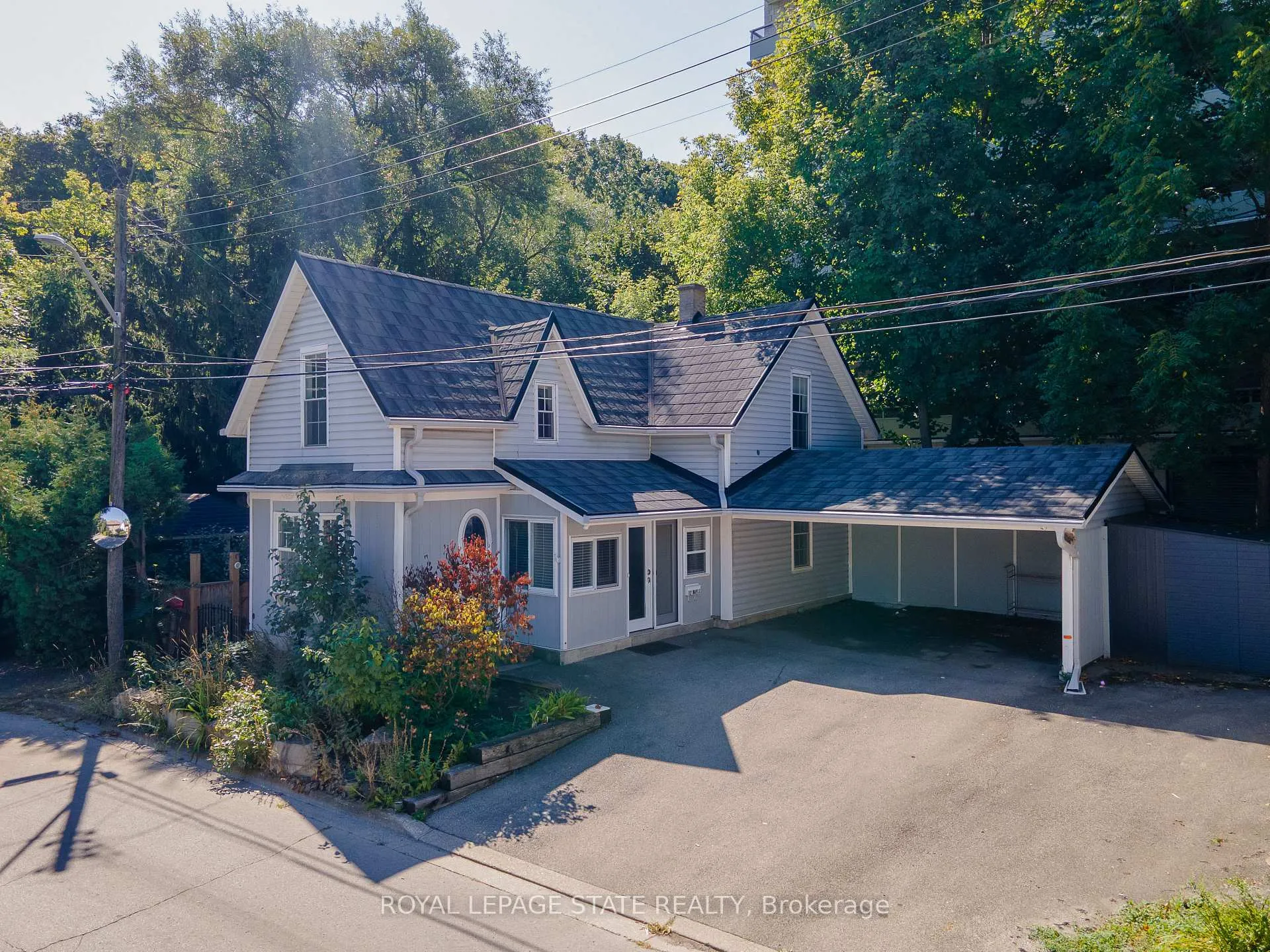 Photo 4 of 12 Maple Avenue, Hamilton, Stoney Creek — HOMEH