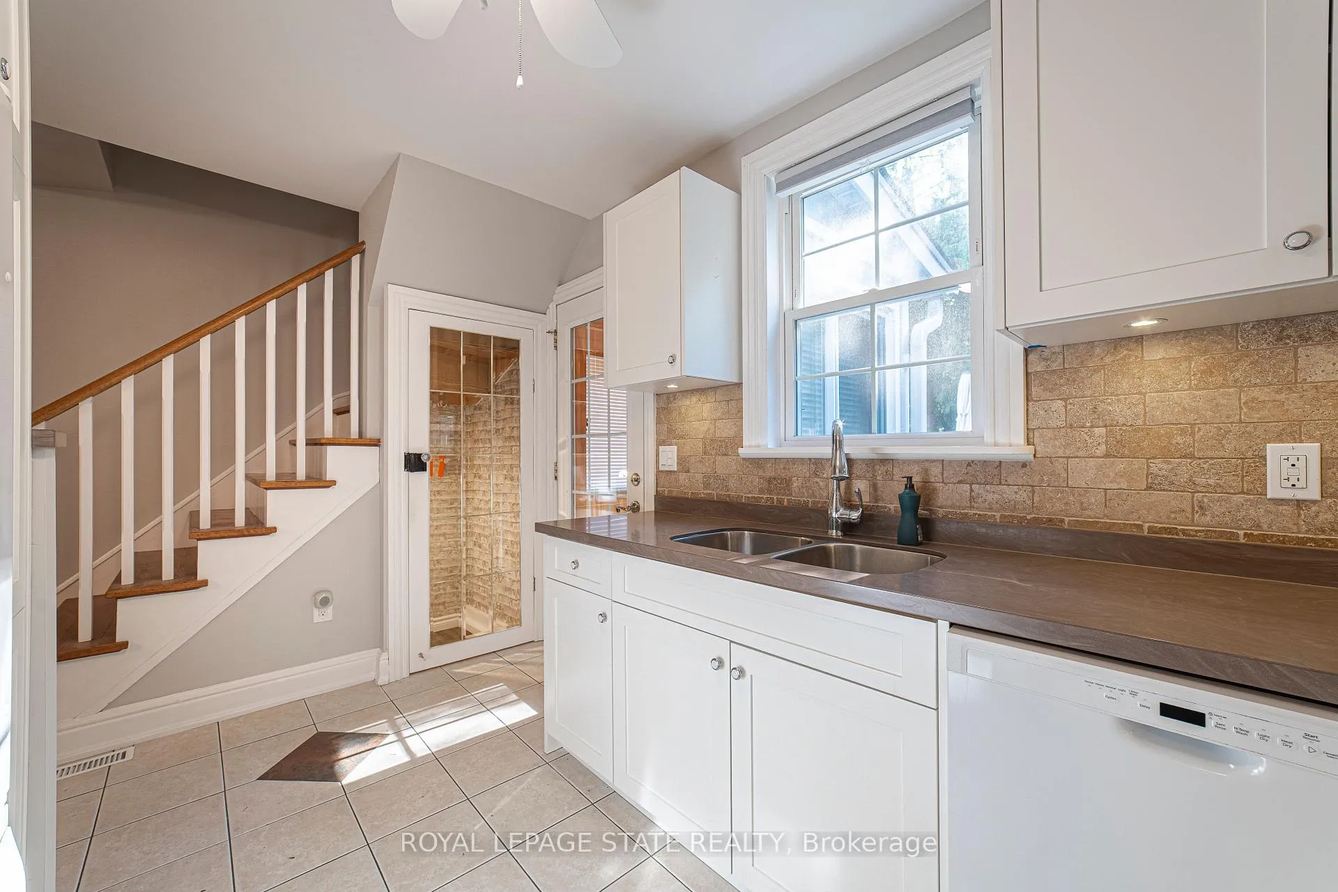 Photo 13 of 12 Maple Avenue, Hamilton, Stoney Creek — HOMEH