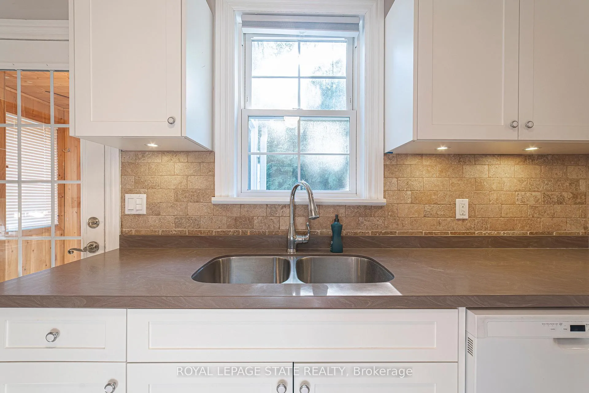 Photo 15 of 12 Maple Avenue, Hamilton, Stoney Creek — HOMEH
