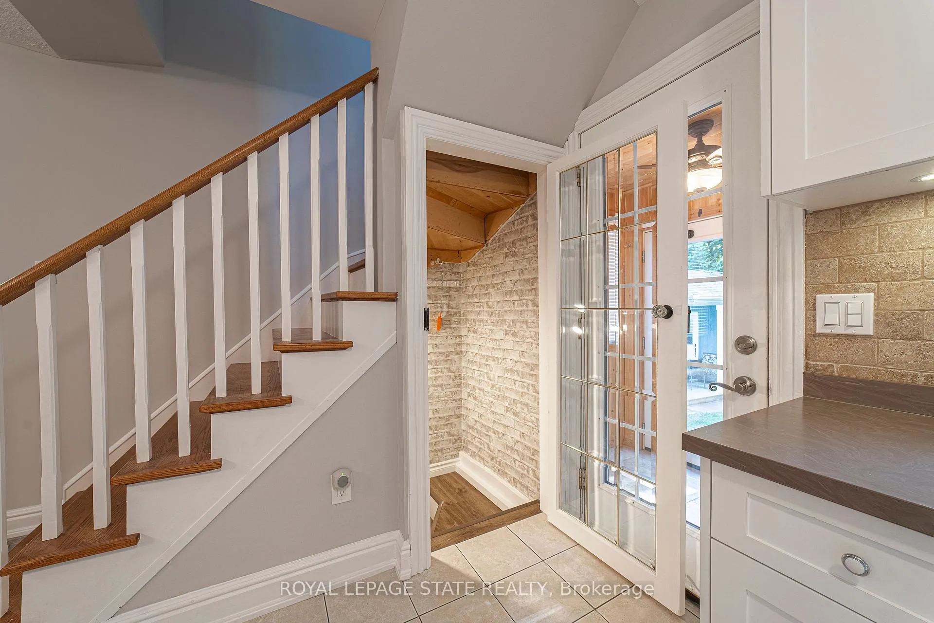 Photo 16 of 12 Maple Avenue, Hamilton, Stoney Creek — HOMEH