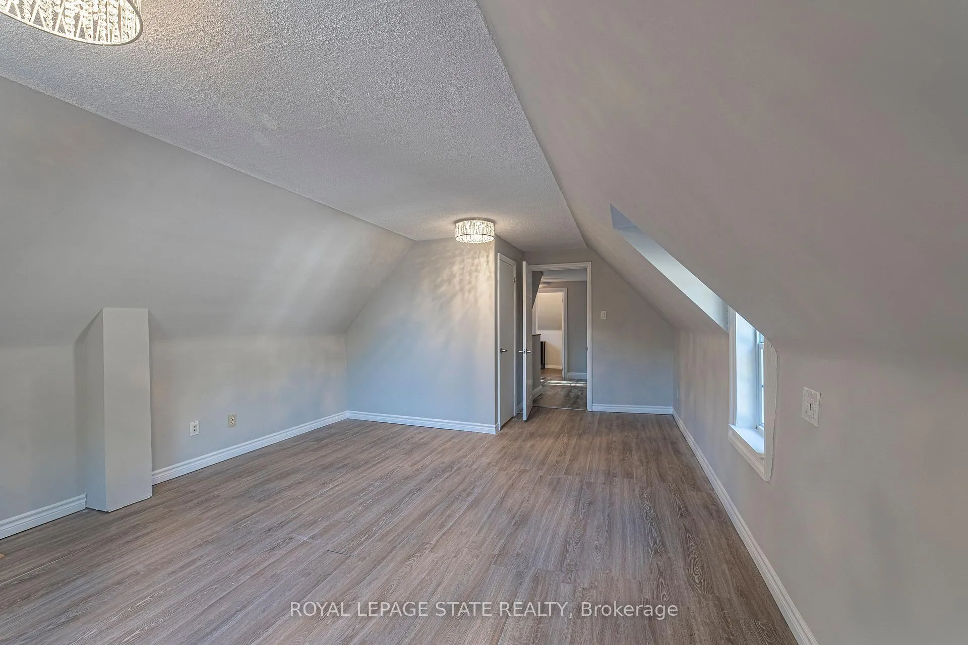 Photo 20 of 12 Maple Avenue, Hamilton, Stoney Creek — HOMEH