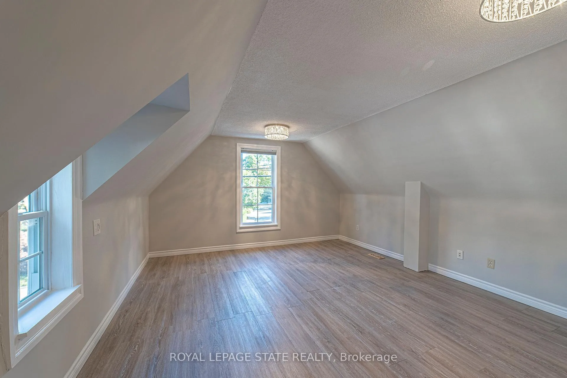 Photo 21 of 12 Maple Avenue, Hamilton, Stoney Creek — HOMEH