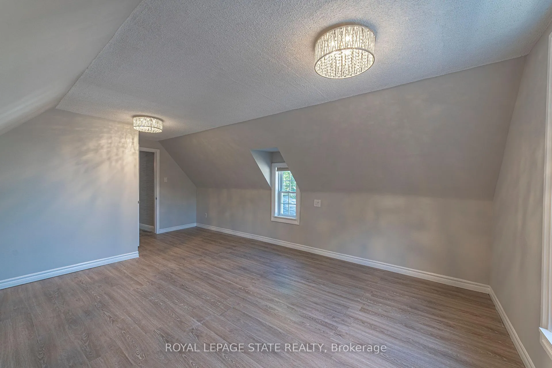 Photo 23 of 12 Maple Avenue, Hamilton, Stoney Creek — HOMEH